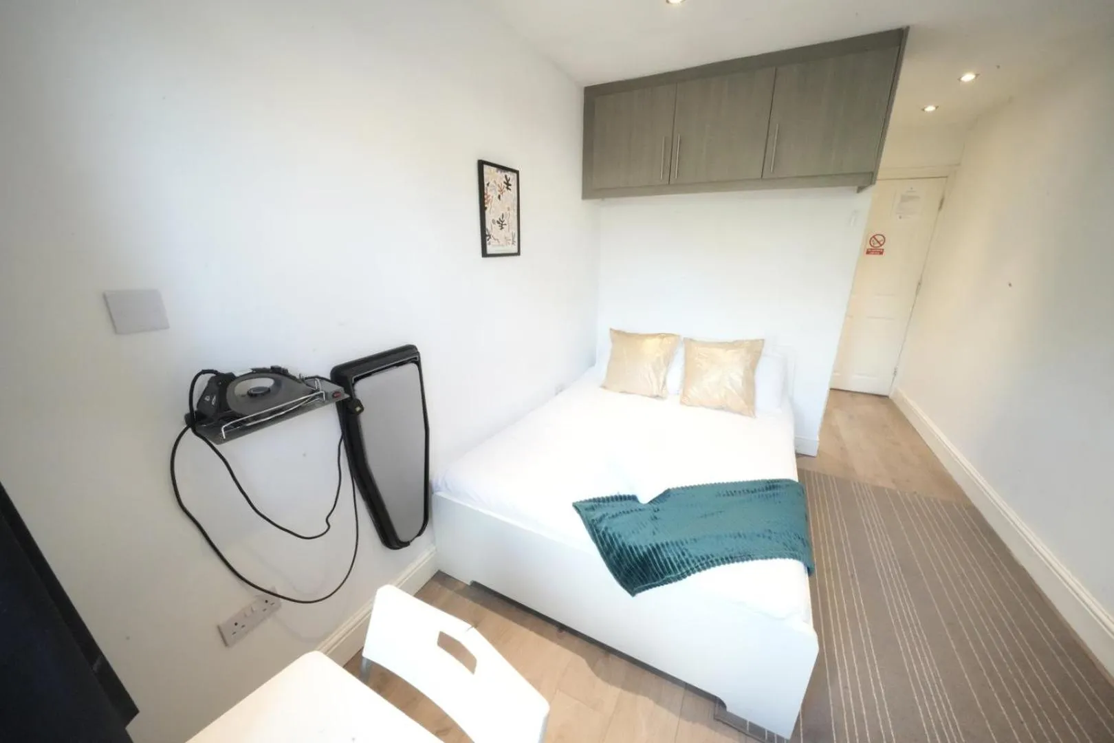 Bed in Grand Airport Ensuites