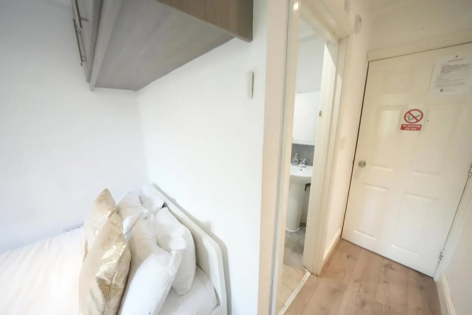 Bed in Grand Airport Ensuites