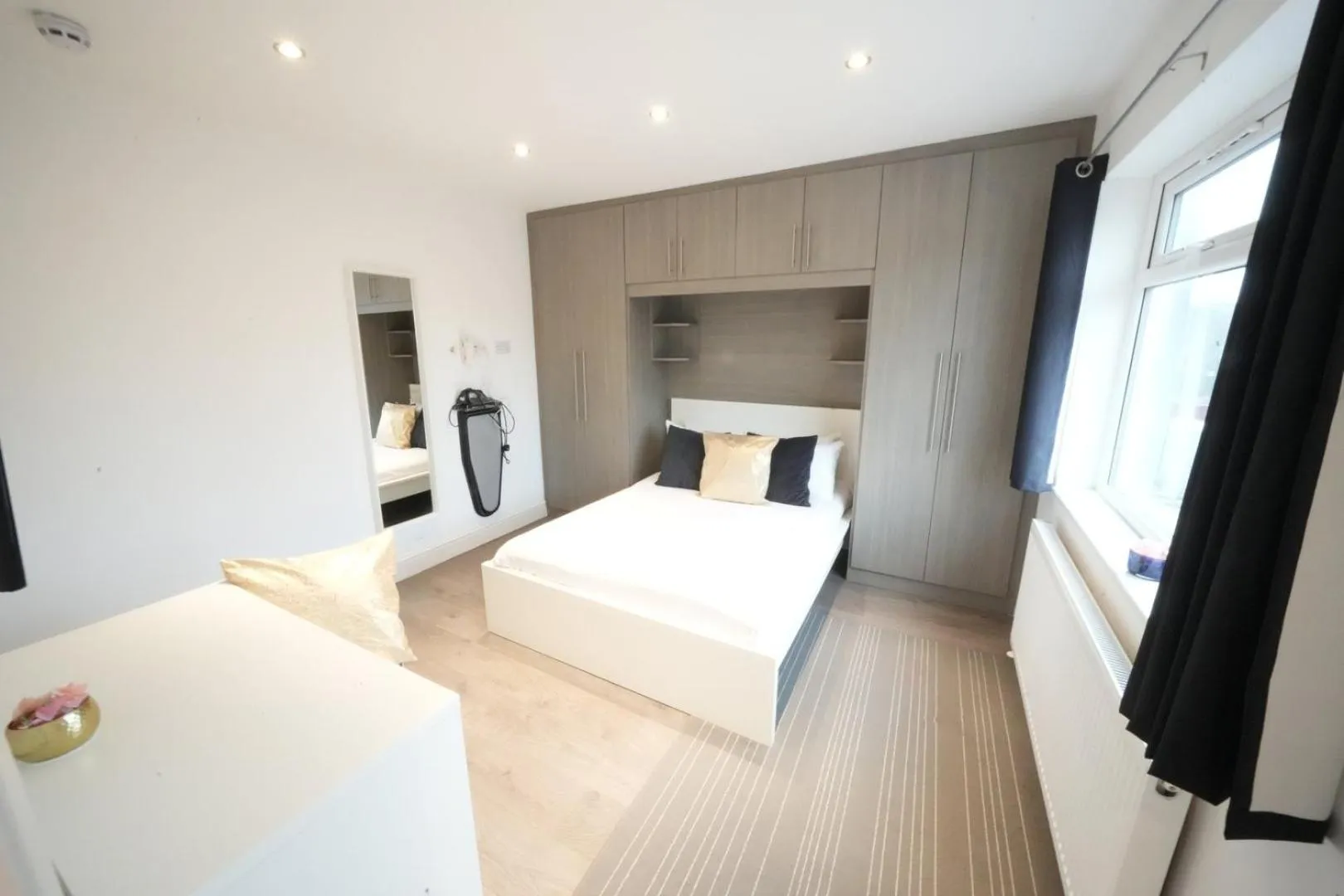 Bed in Grand Airport Ensuites