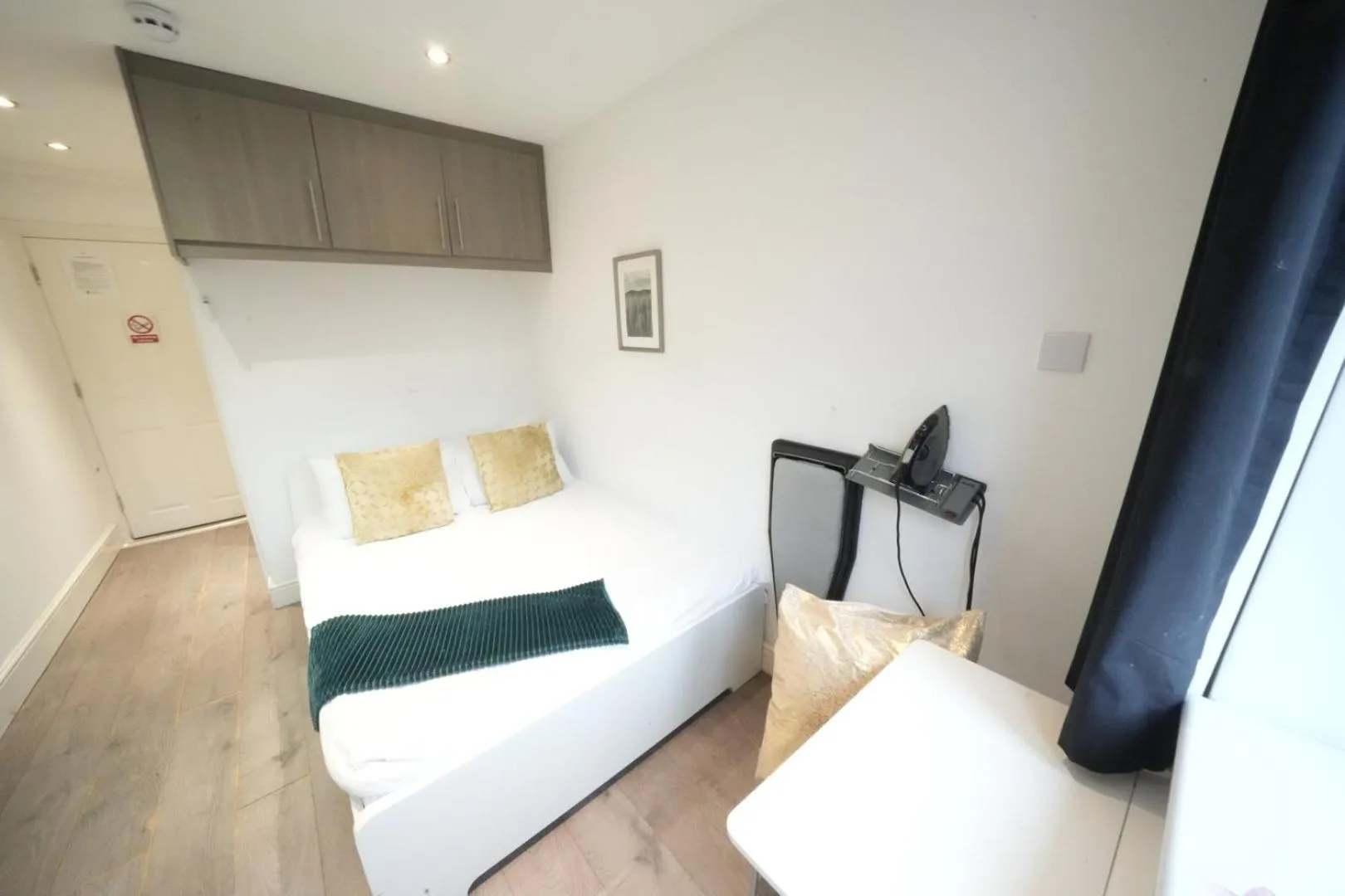 Bed in Grand Airport Ensuites