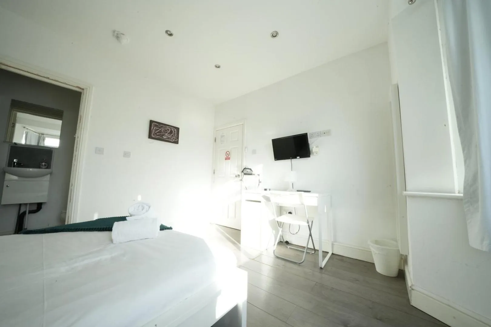 Bed in Grand Airport Ensuites