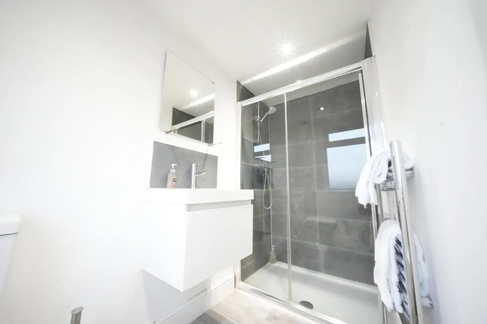 Shower in Grand Airport Ensuites