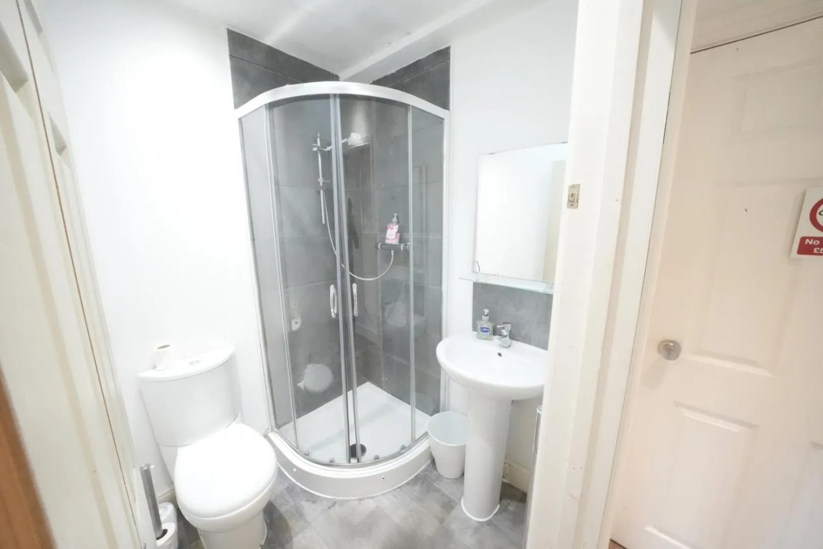 Shower in Grand Airport Ensuites