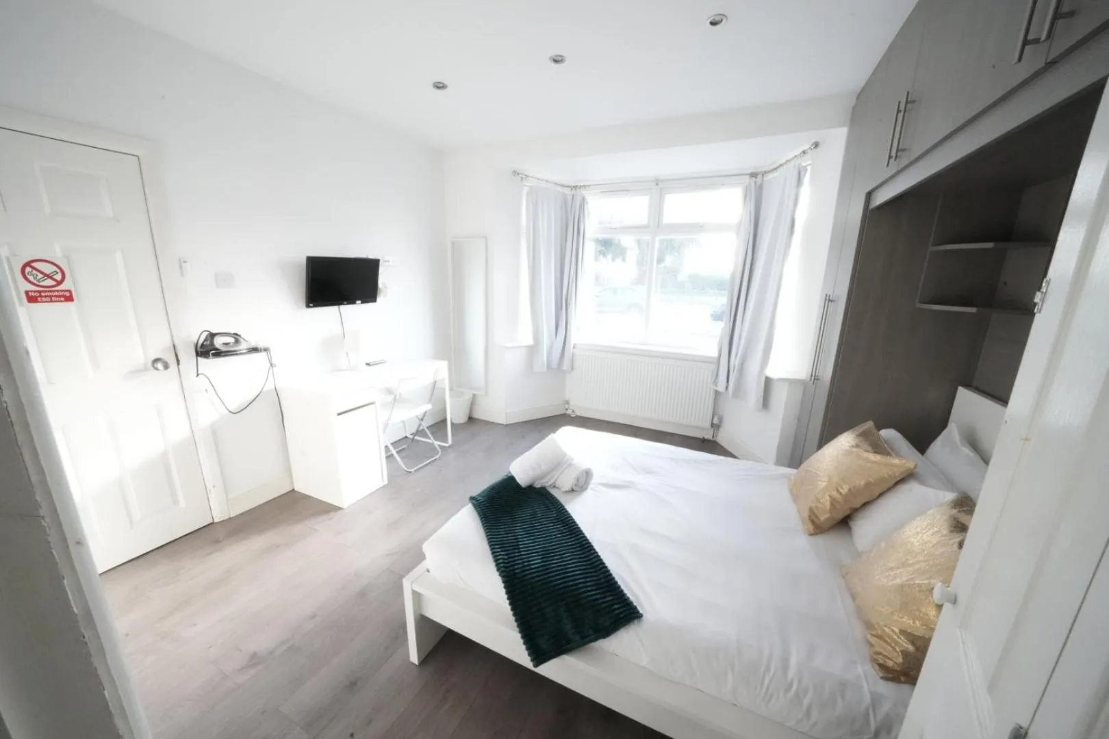 Bed in Grand Airport Ensuites