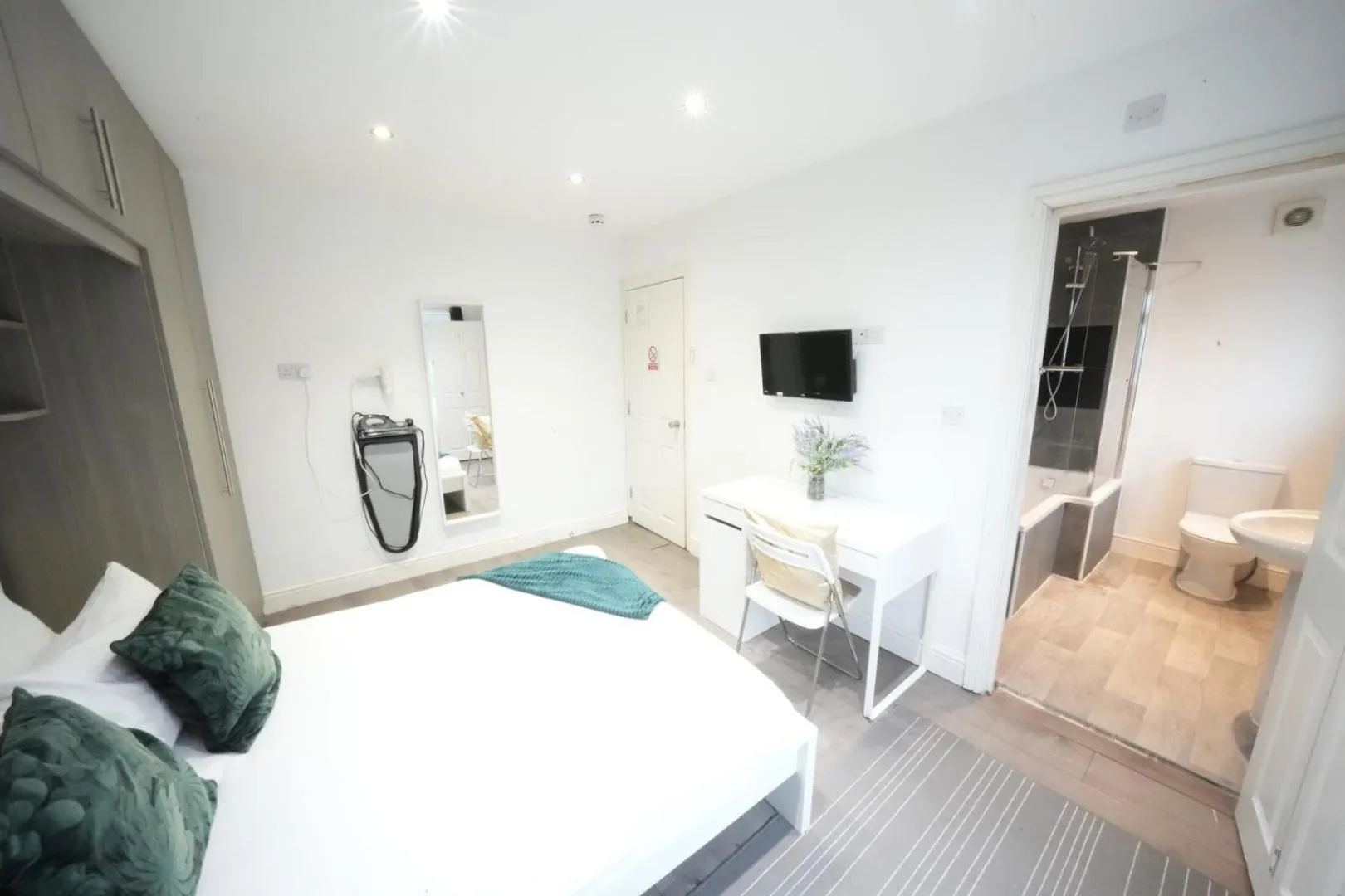 Bed in Grand Airport Ensuites