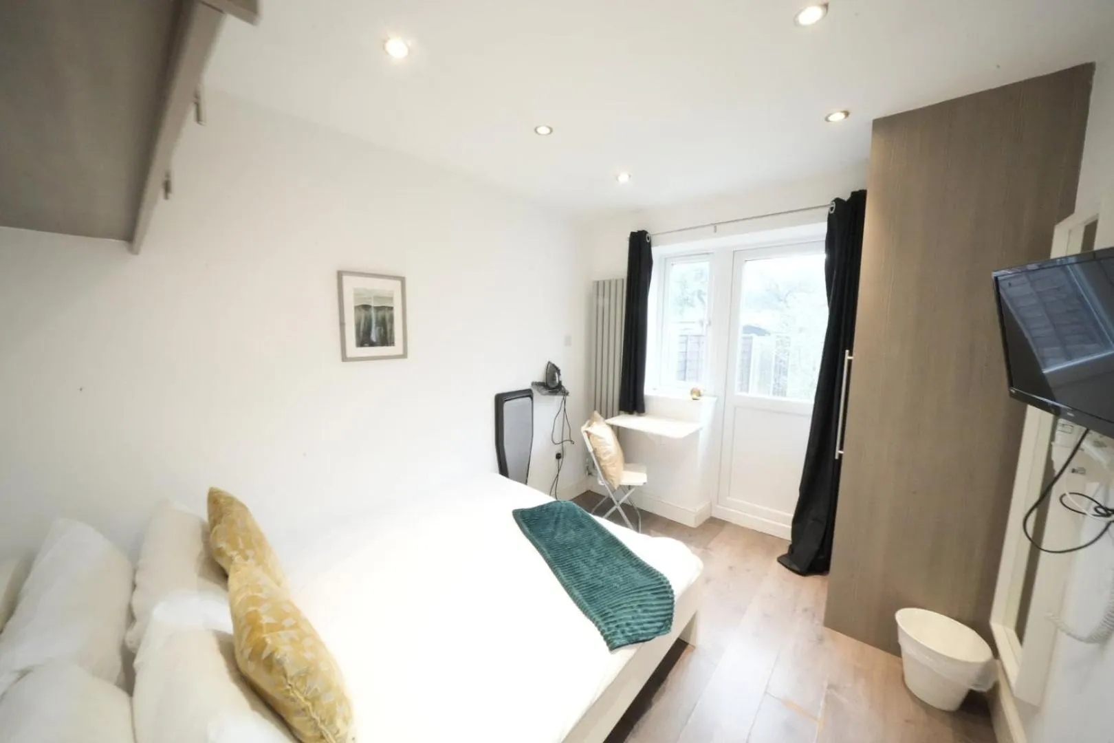 Bed in Grand Airport Ensuites