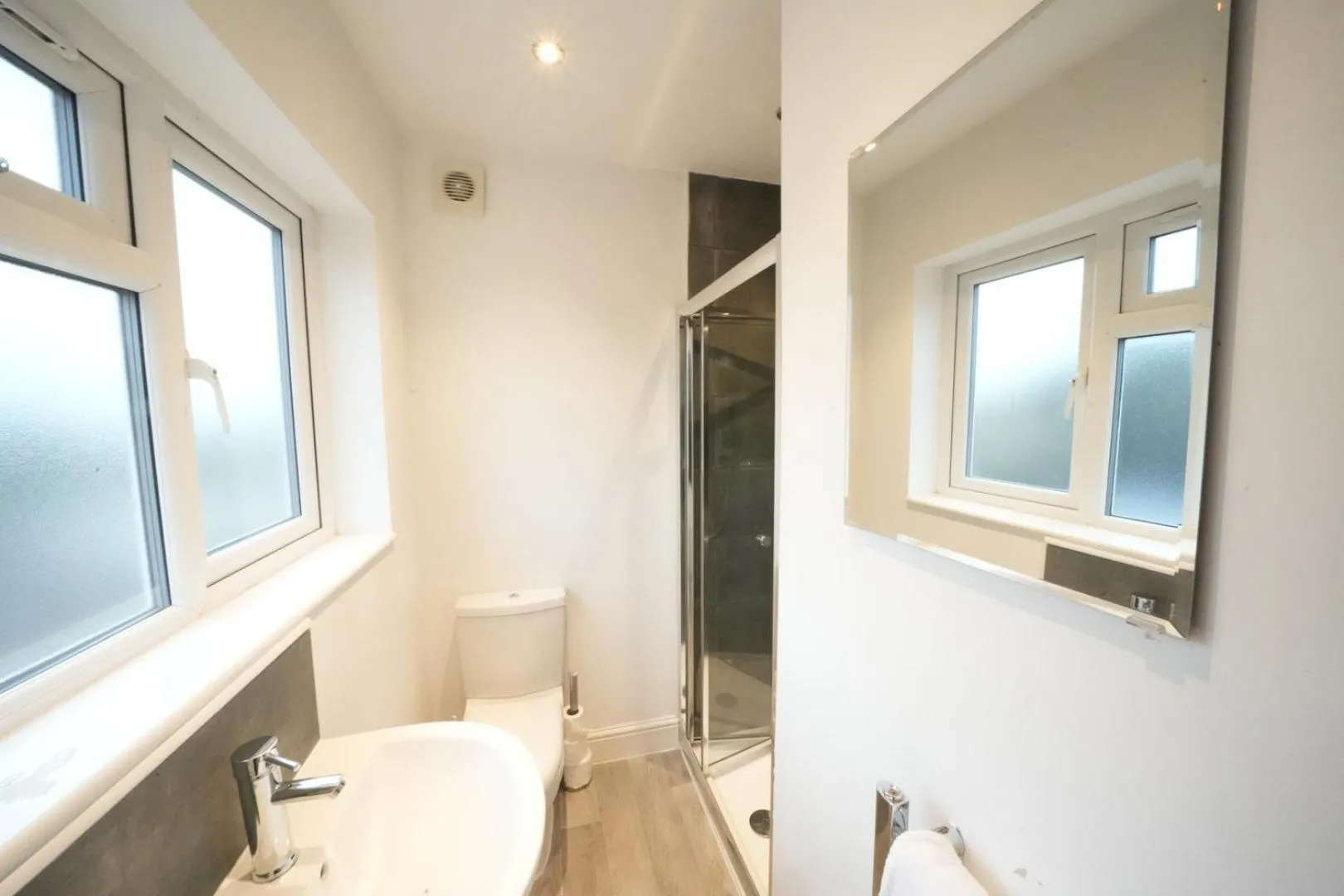 Shower in Grand Airport Ensuites