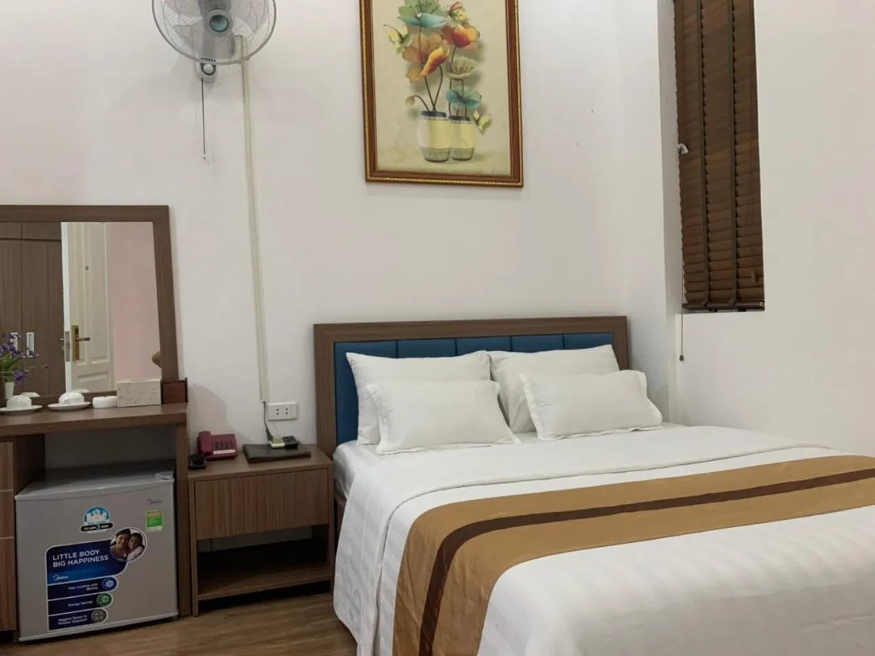 Property building, Bed in Duc Long Hotel