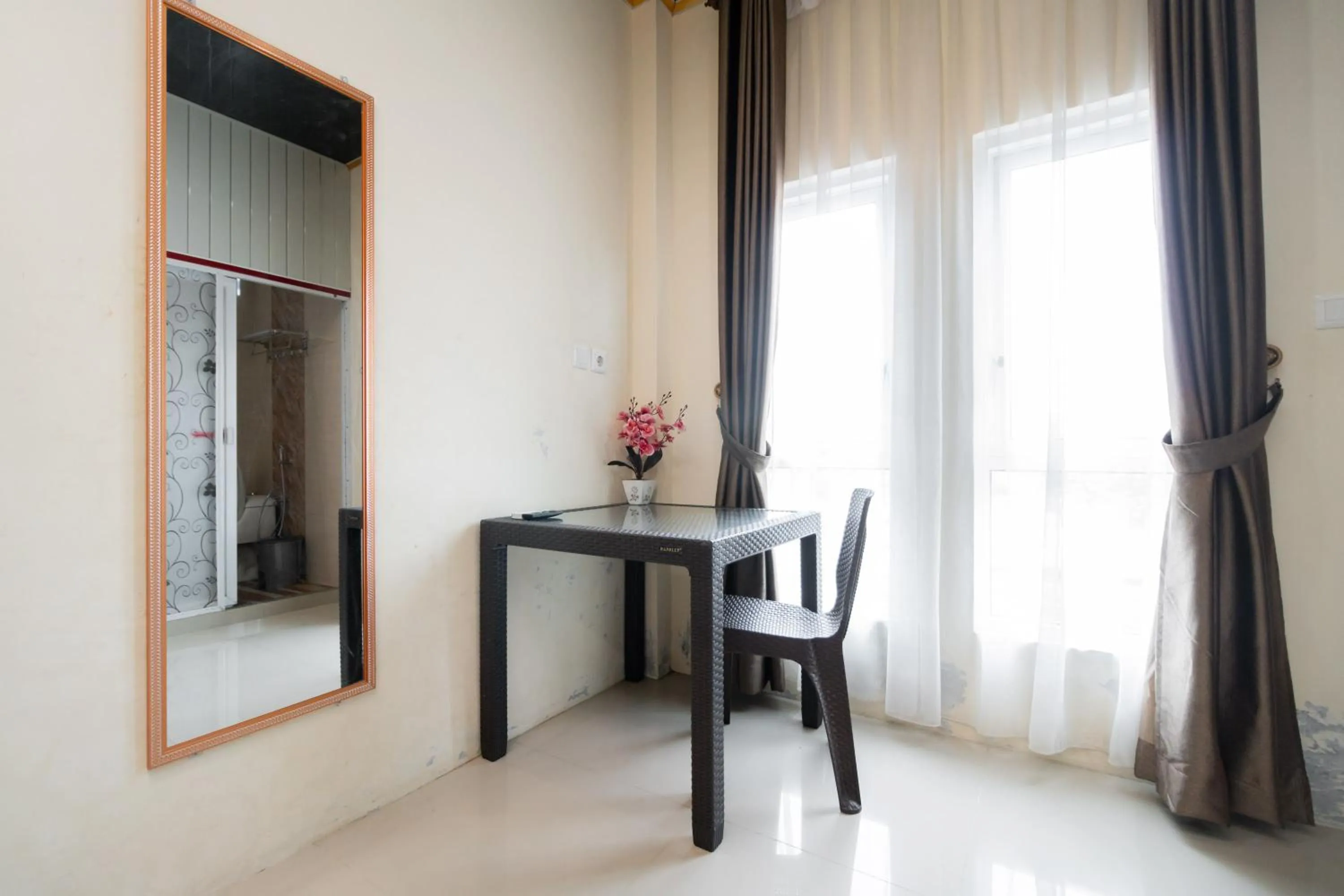 Bedroom in RedDoorz Syariah near Minangkabau International Aiport