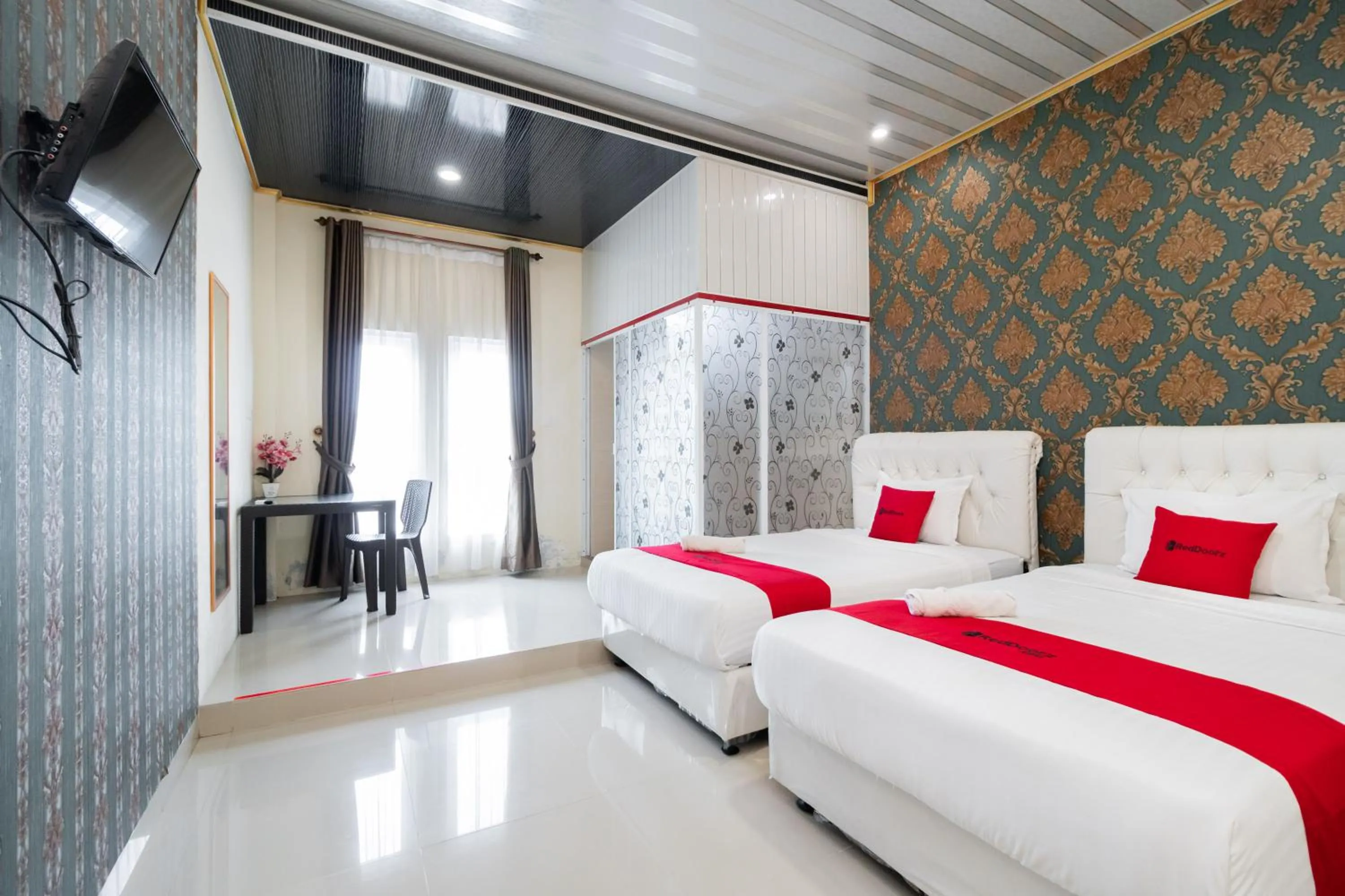 Bedroom, Bed in RedDoorz Syariah near Minangkabau International Aiport