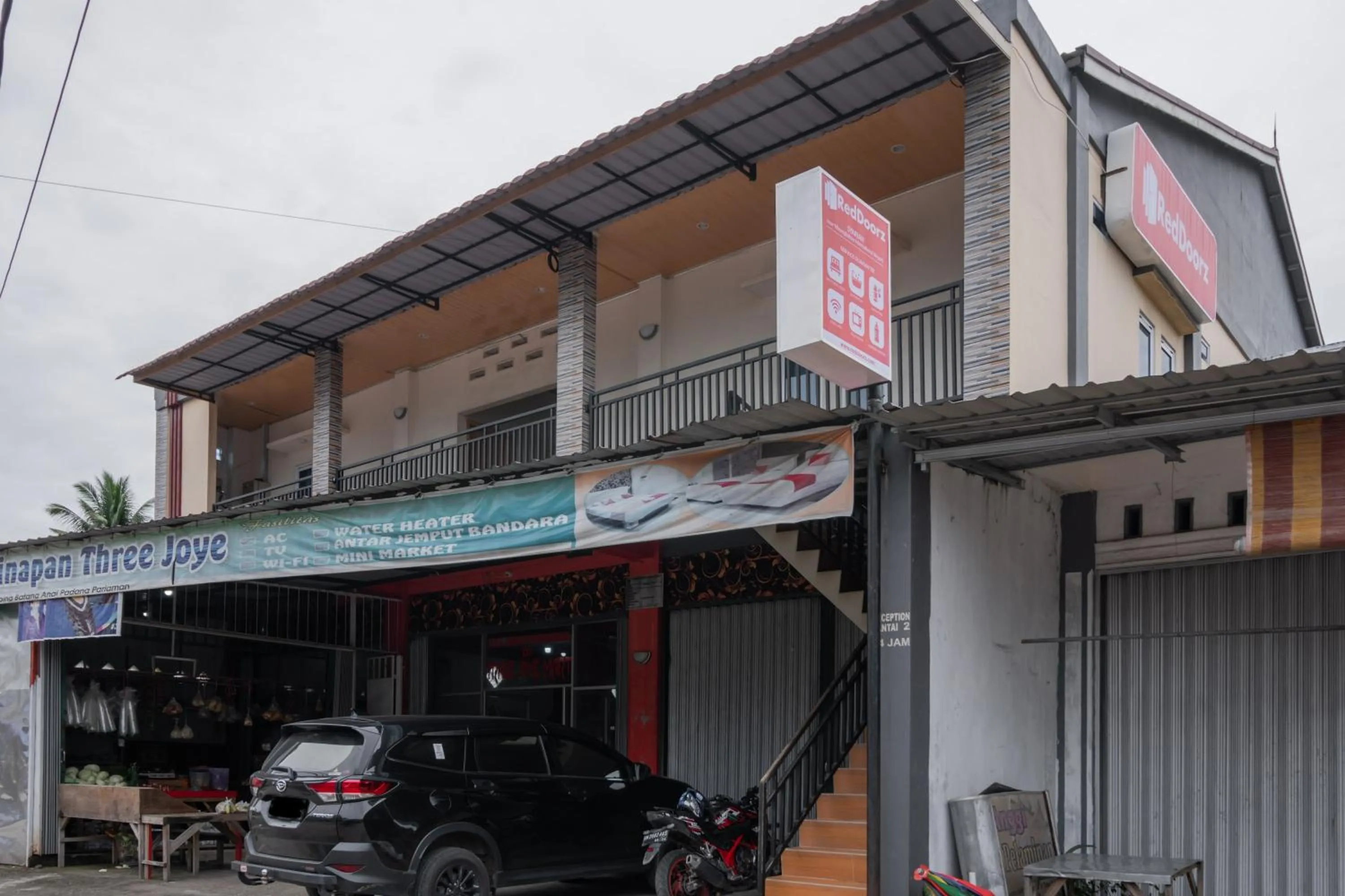 Property building in RedDoorz Syariah near Minangkabau International Aiport