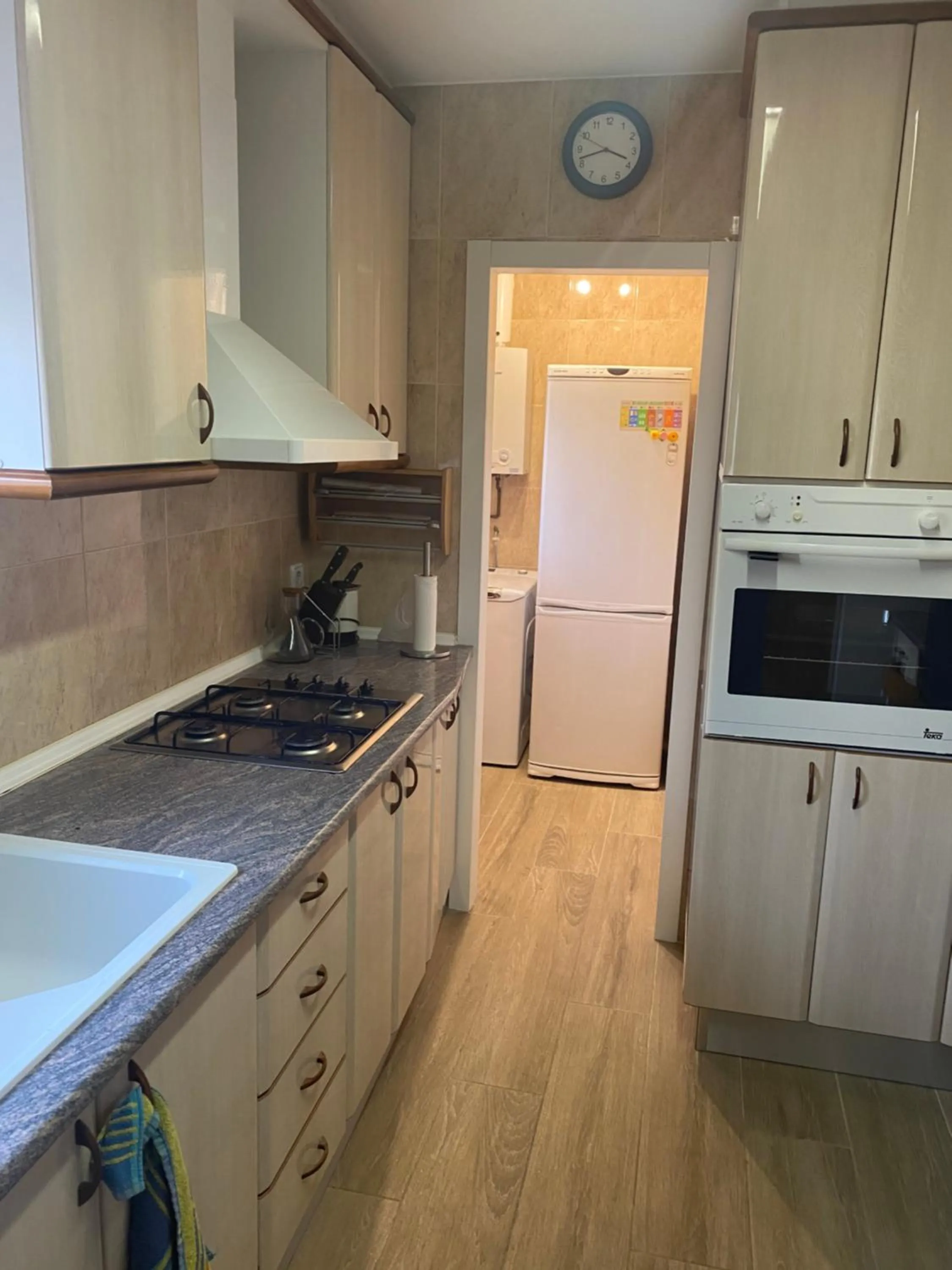 Kitchen or kitchenette in Casa con Gran Piscina particular cerca playa