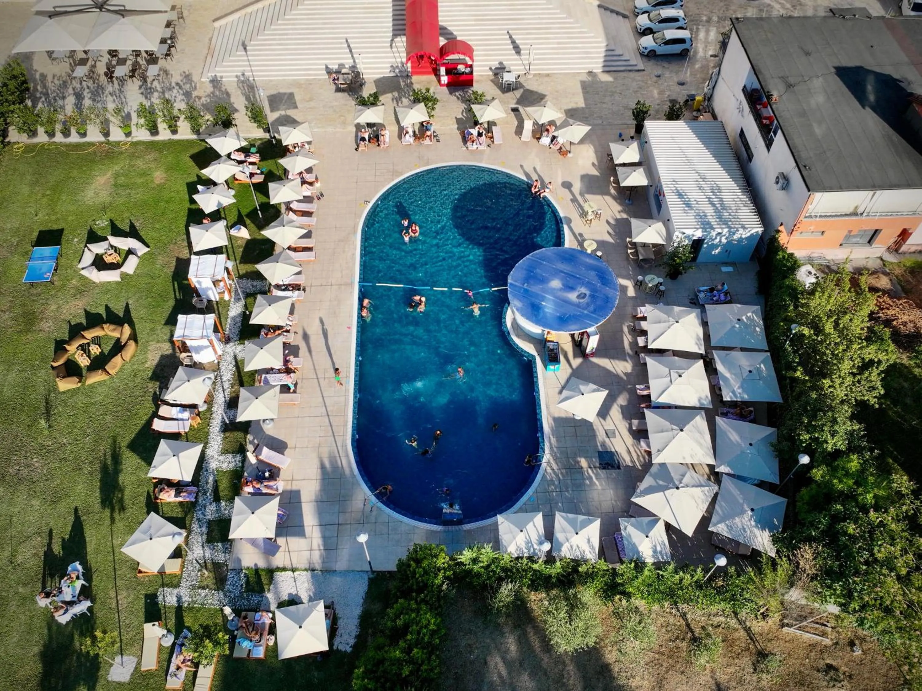 Pool view in Hotel Colombo