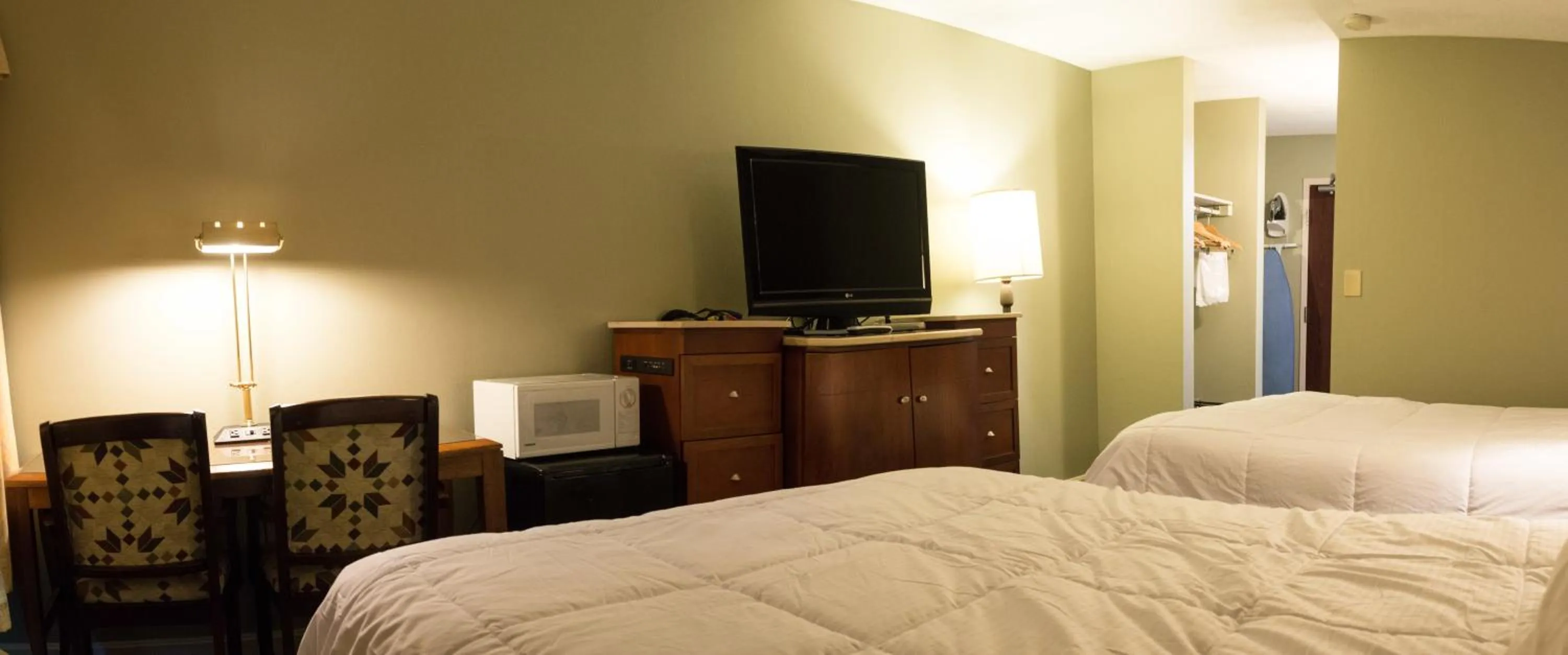 Photo of the whole room, Bed in Aderi Hotel Near Casino