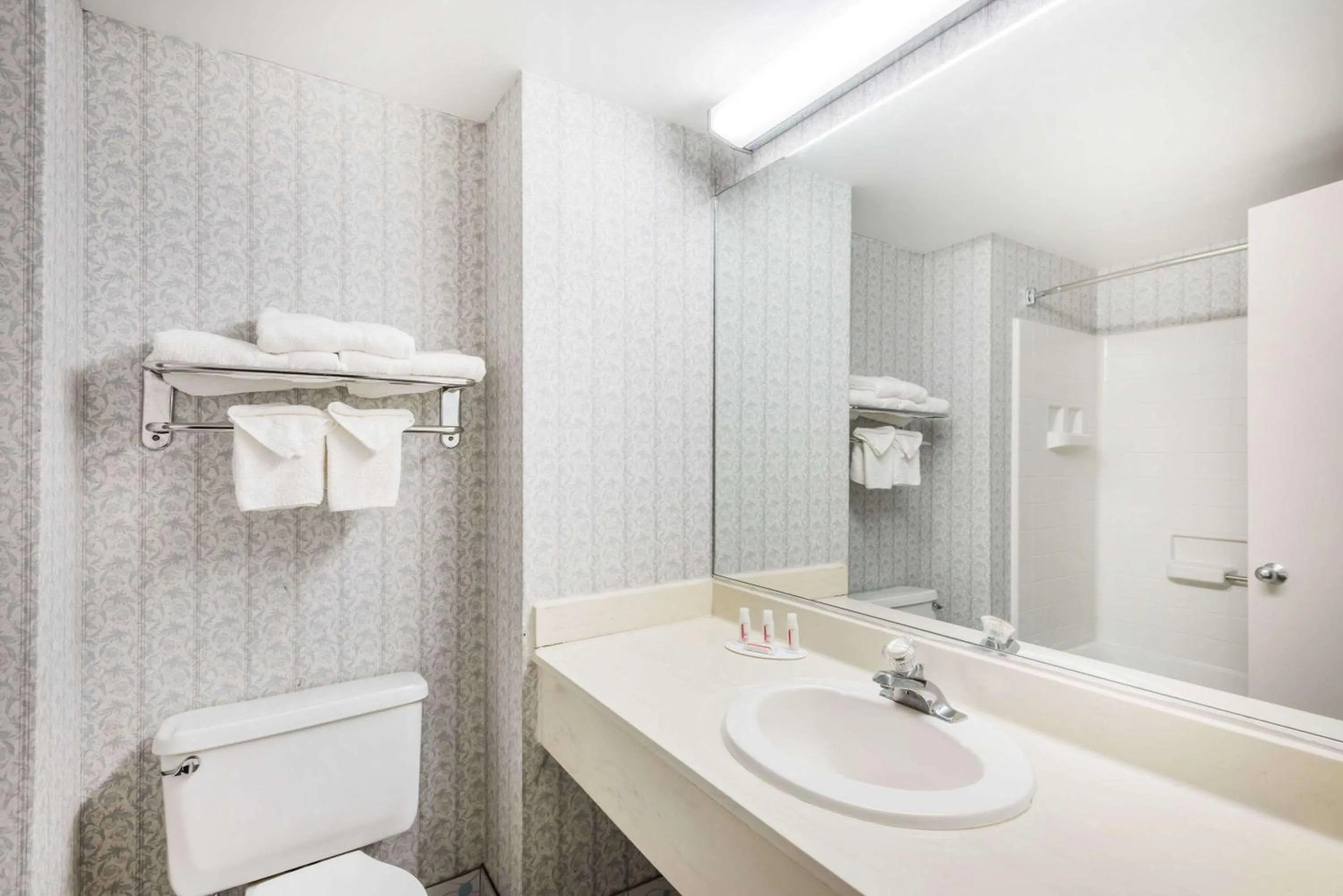 Photo of the whole room in Aderi Hotel Near Casino