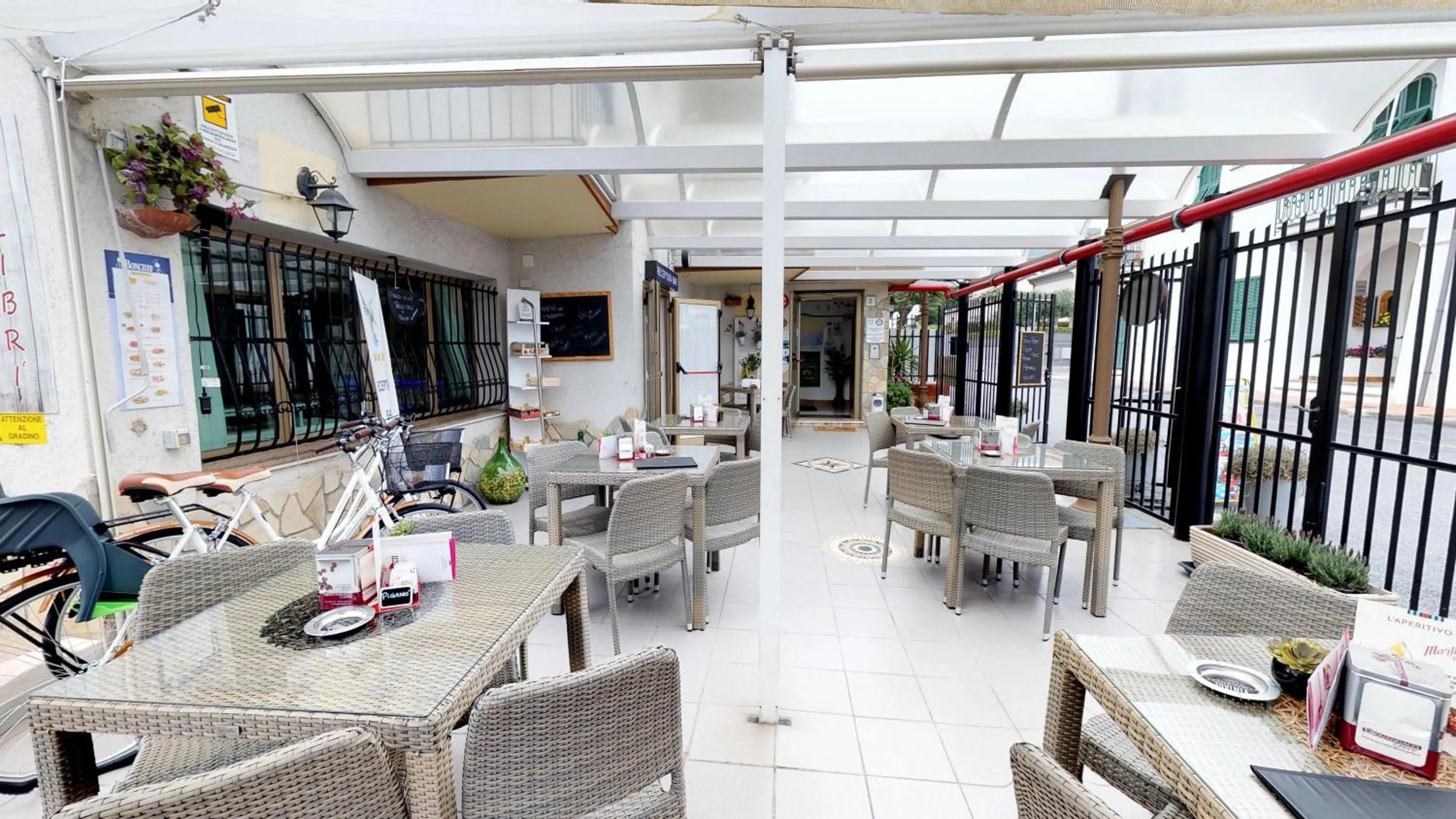 Patio in Residence Colibrì Family & Bike