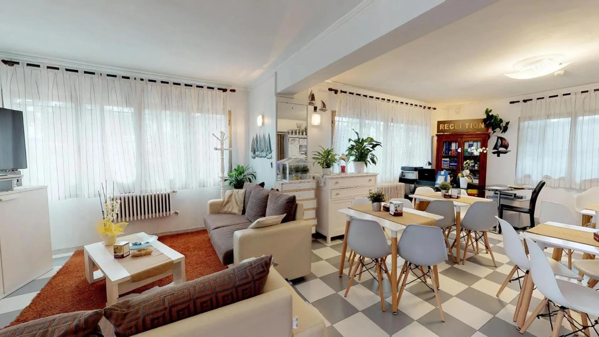 Communal lounge/ TV room in Residence Colibrì Family & Bike