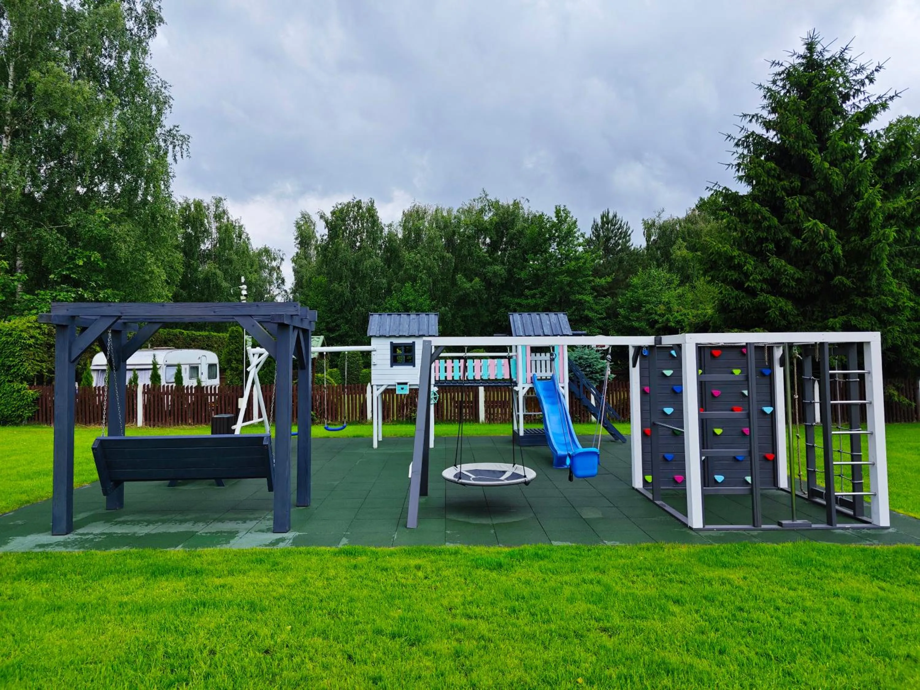 Children play ground in Apartamenty Zielona Lipka