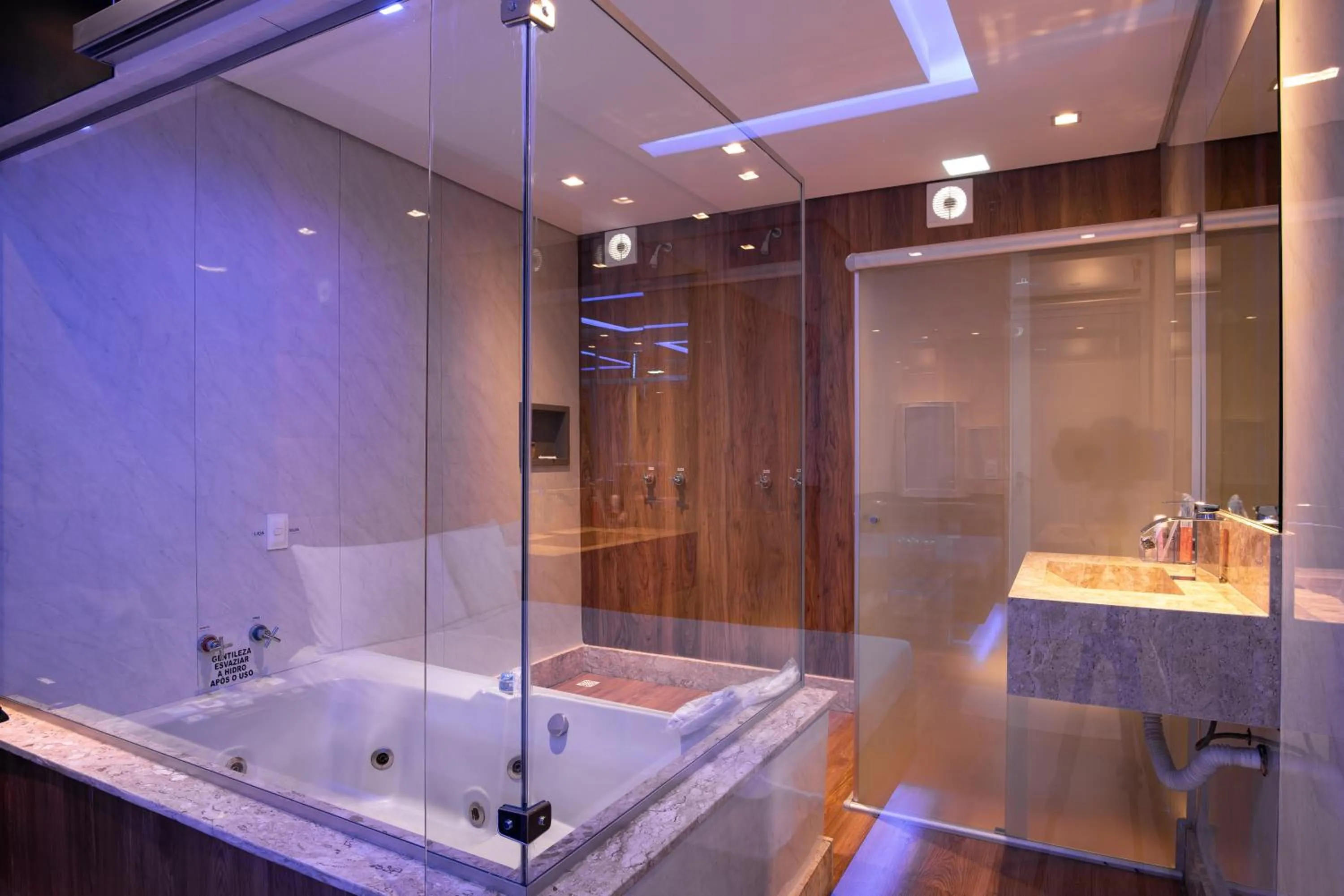 Shower in Motel Fantasy 1