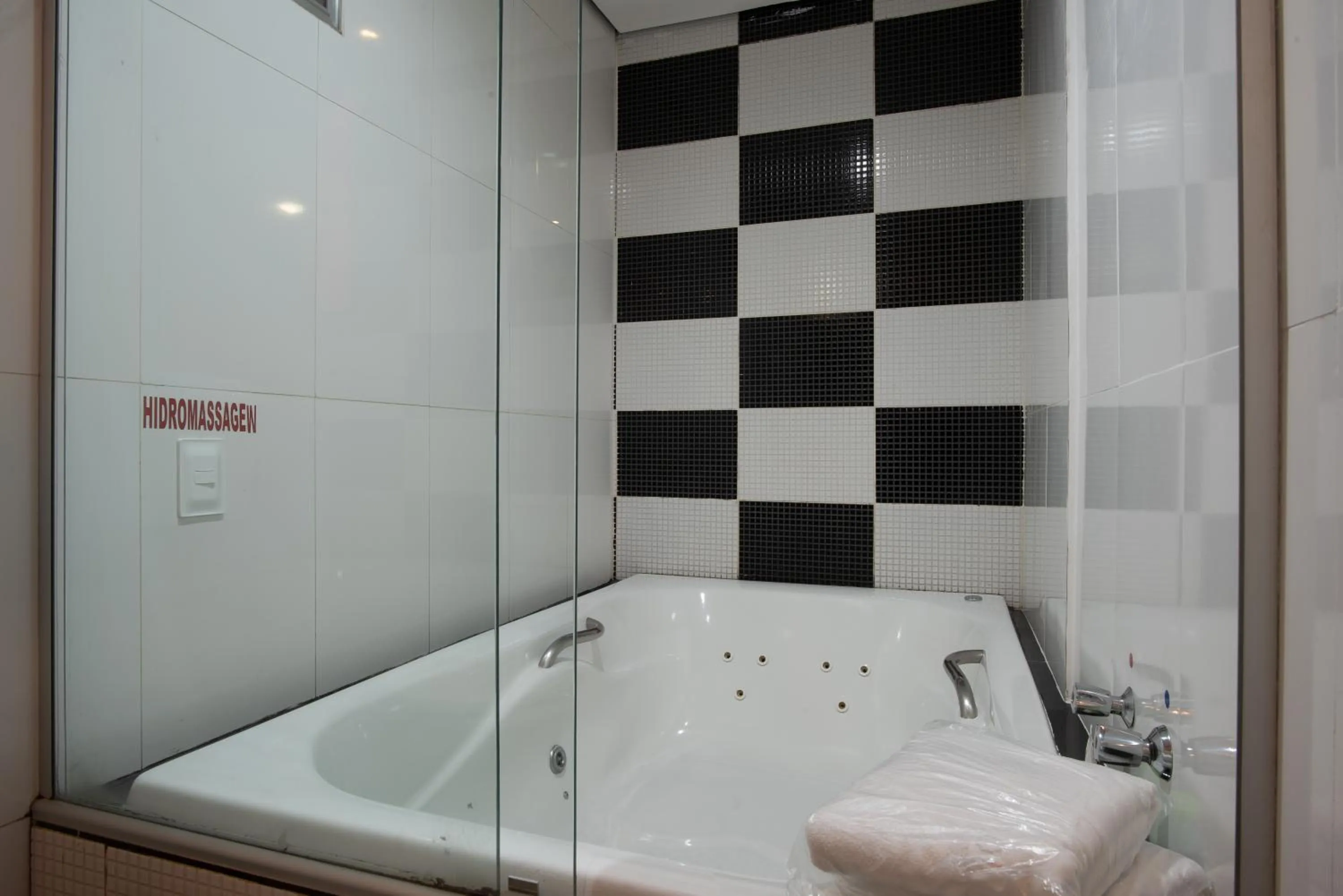 Hot Tub in Motel Fantasy 1