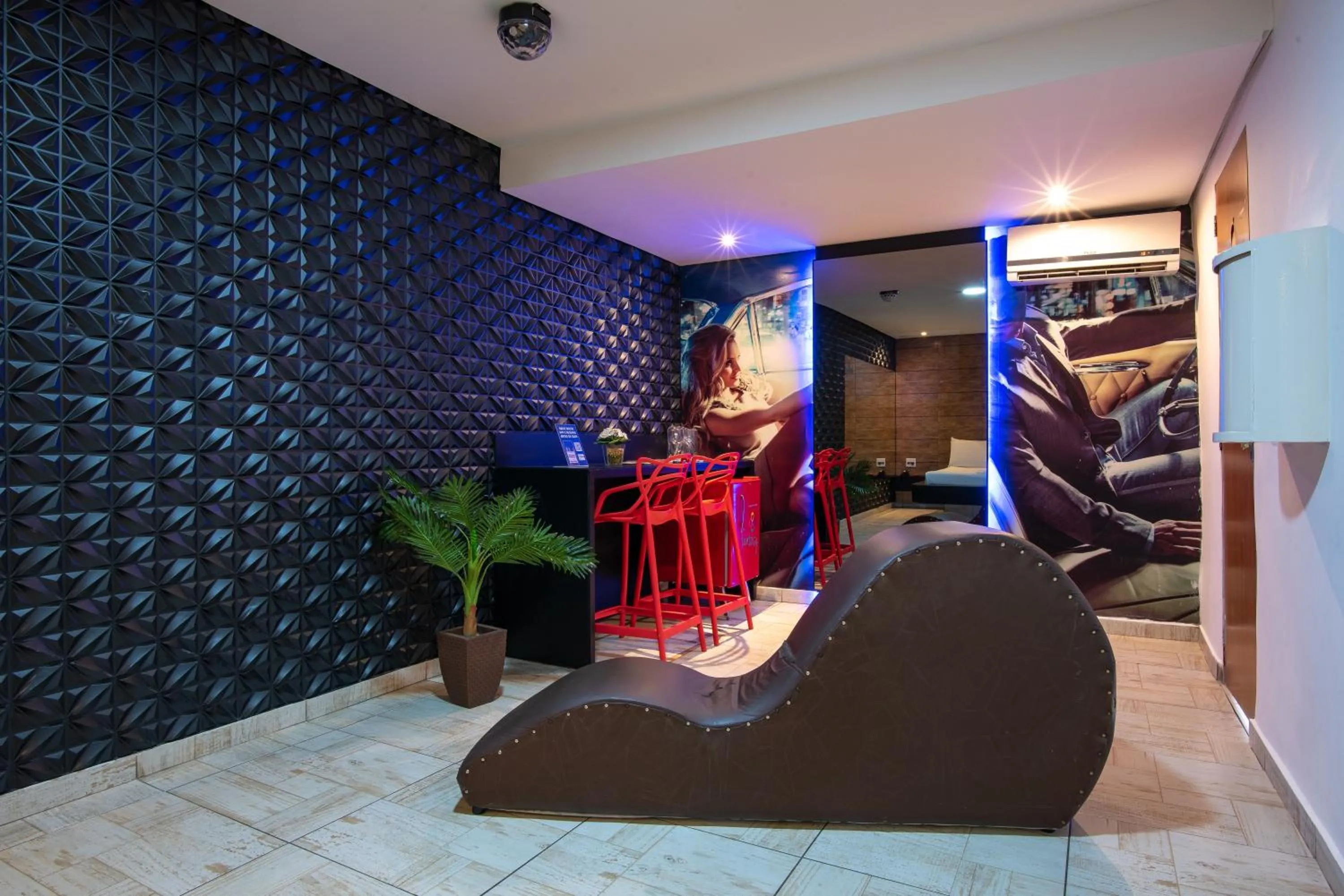 hair dresser in Motel Fantasy 1