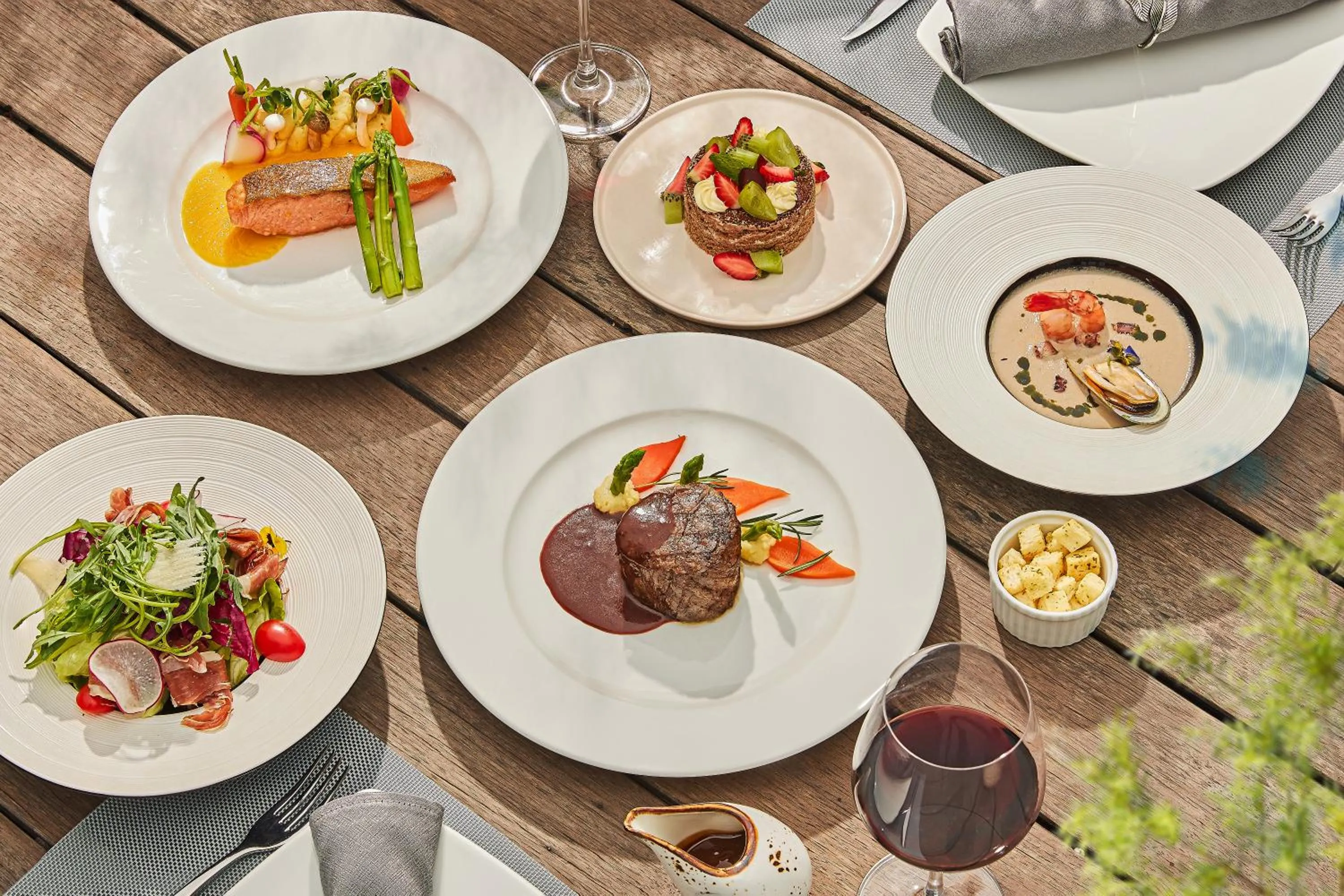 Restaurant/places to eat in Anatole Hotel Hanoi