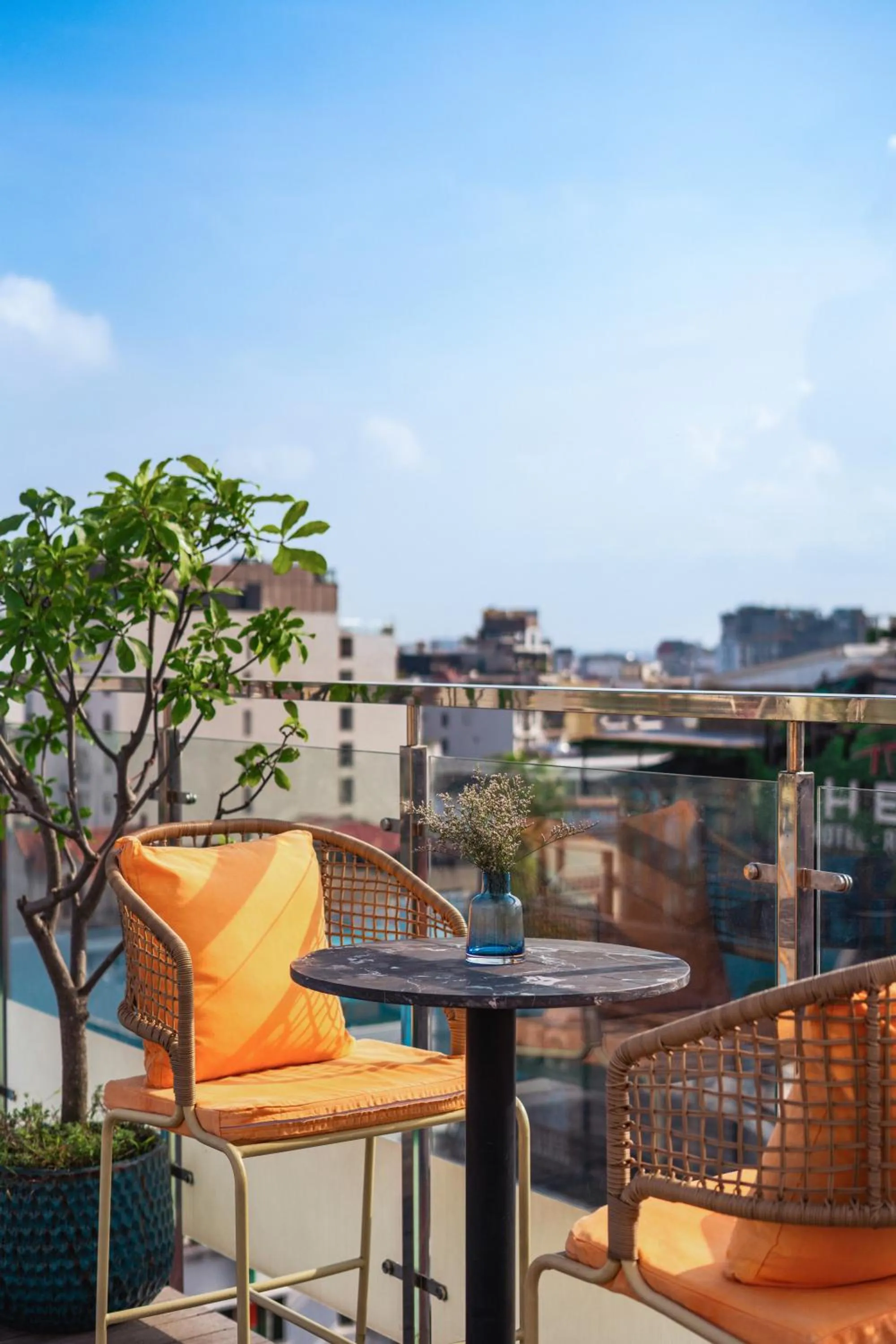 Lounge or bar in Anatole Hotel Hanoi