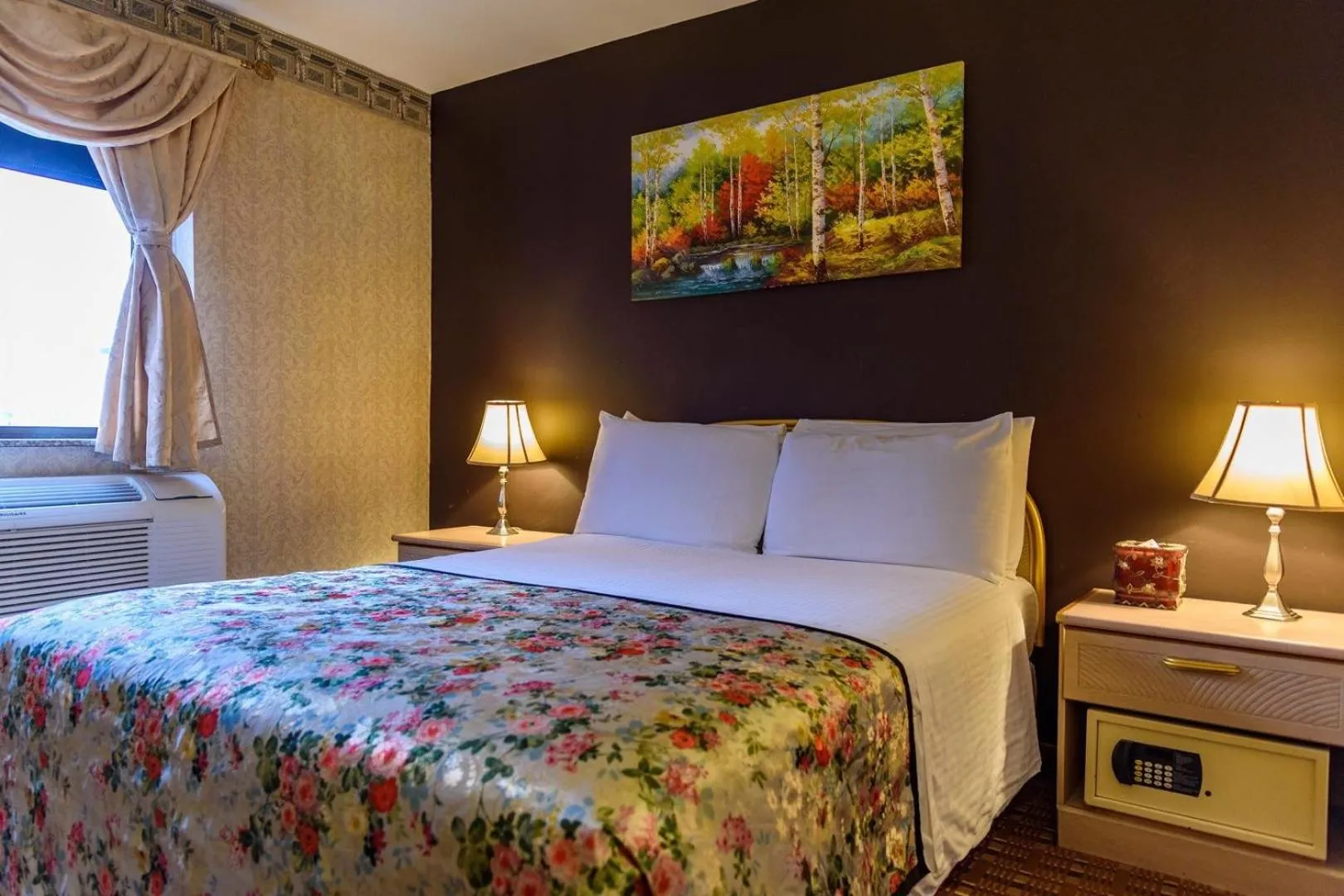 Bed in Flushing Central Hotel 88