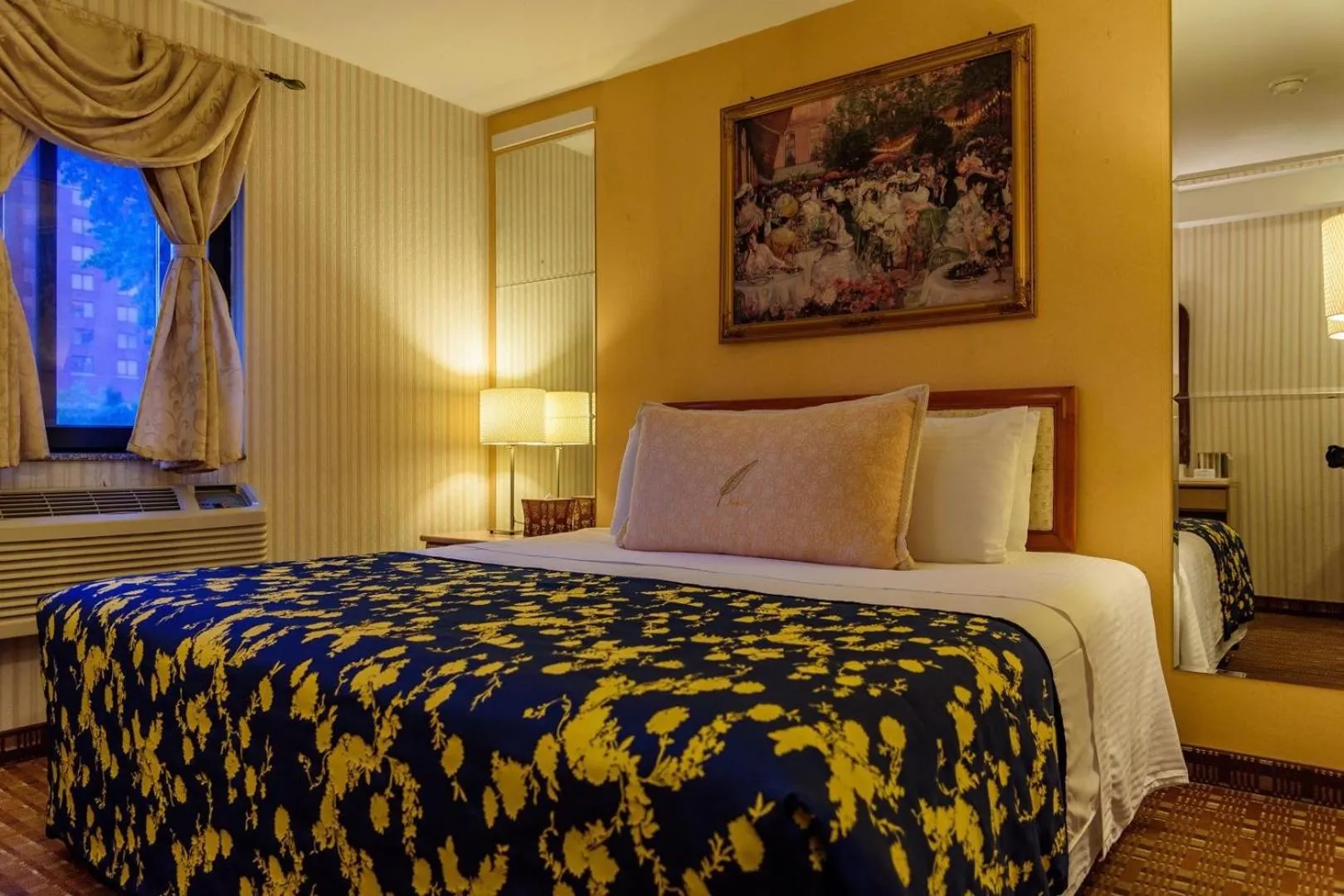 Bed in Flushing Central Hotel 88