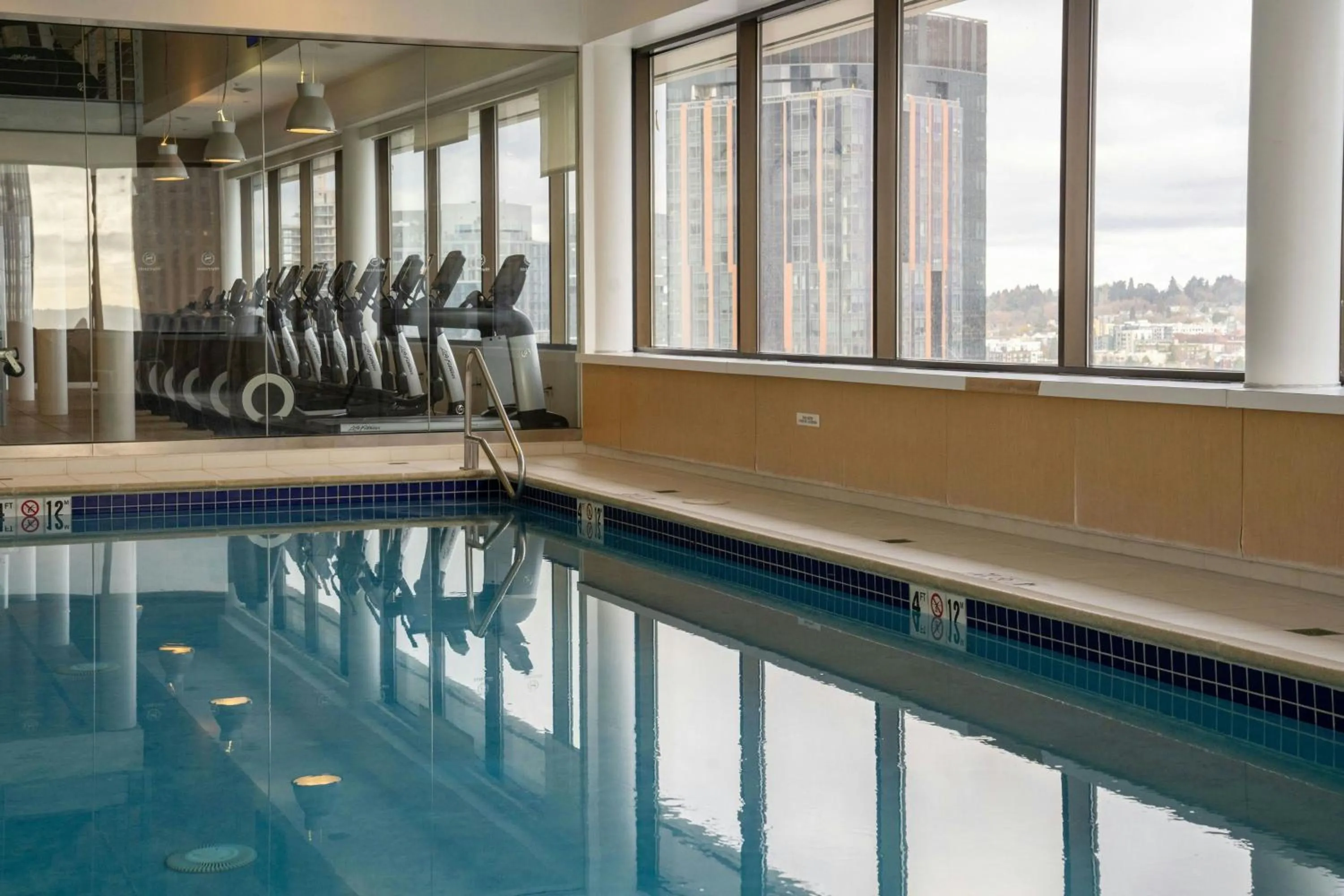Swimming pool in Sheraton Grand Seattle