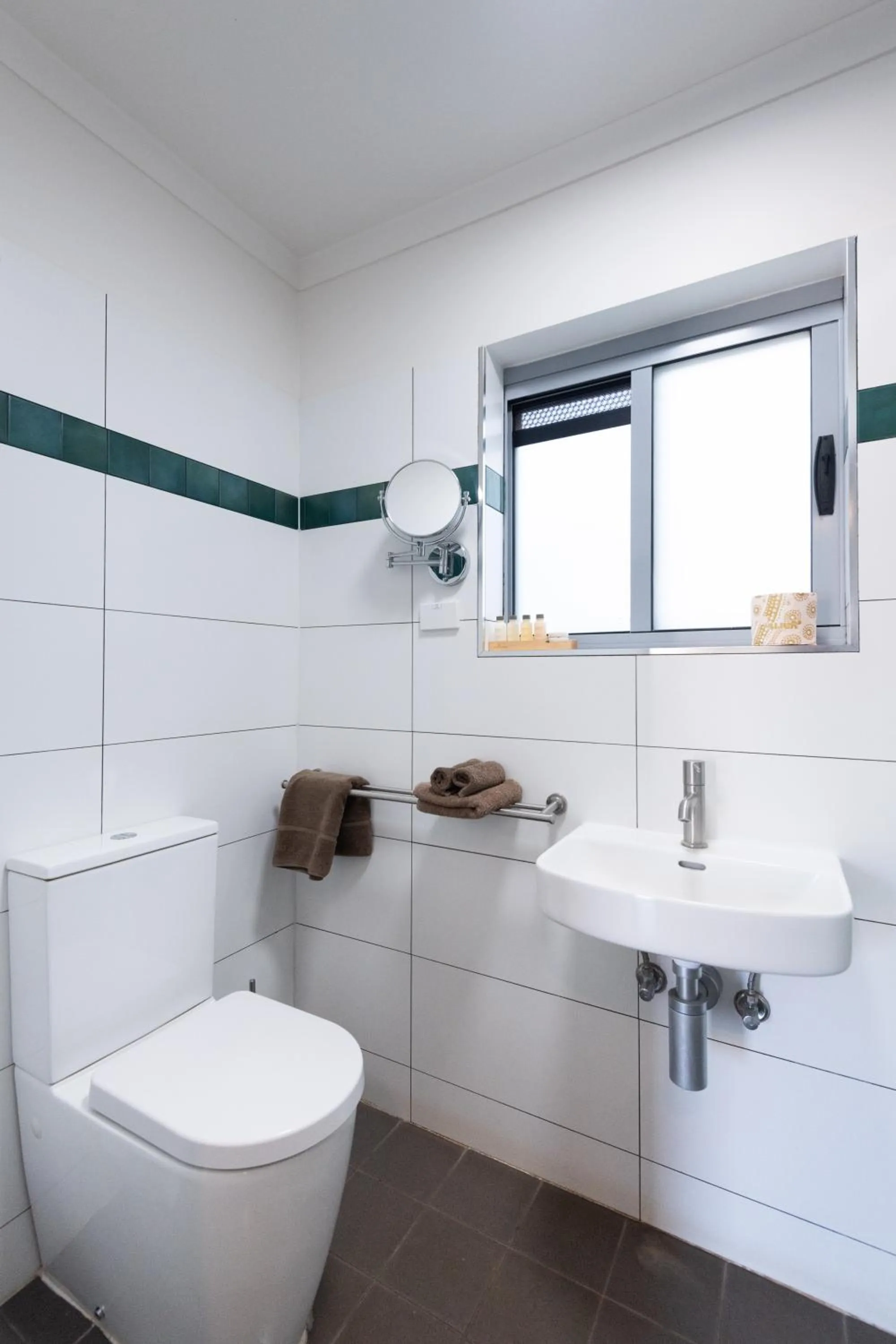 Bathroom in Safari Lodge Motel