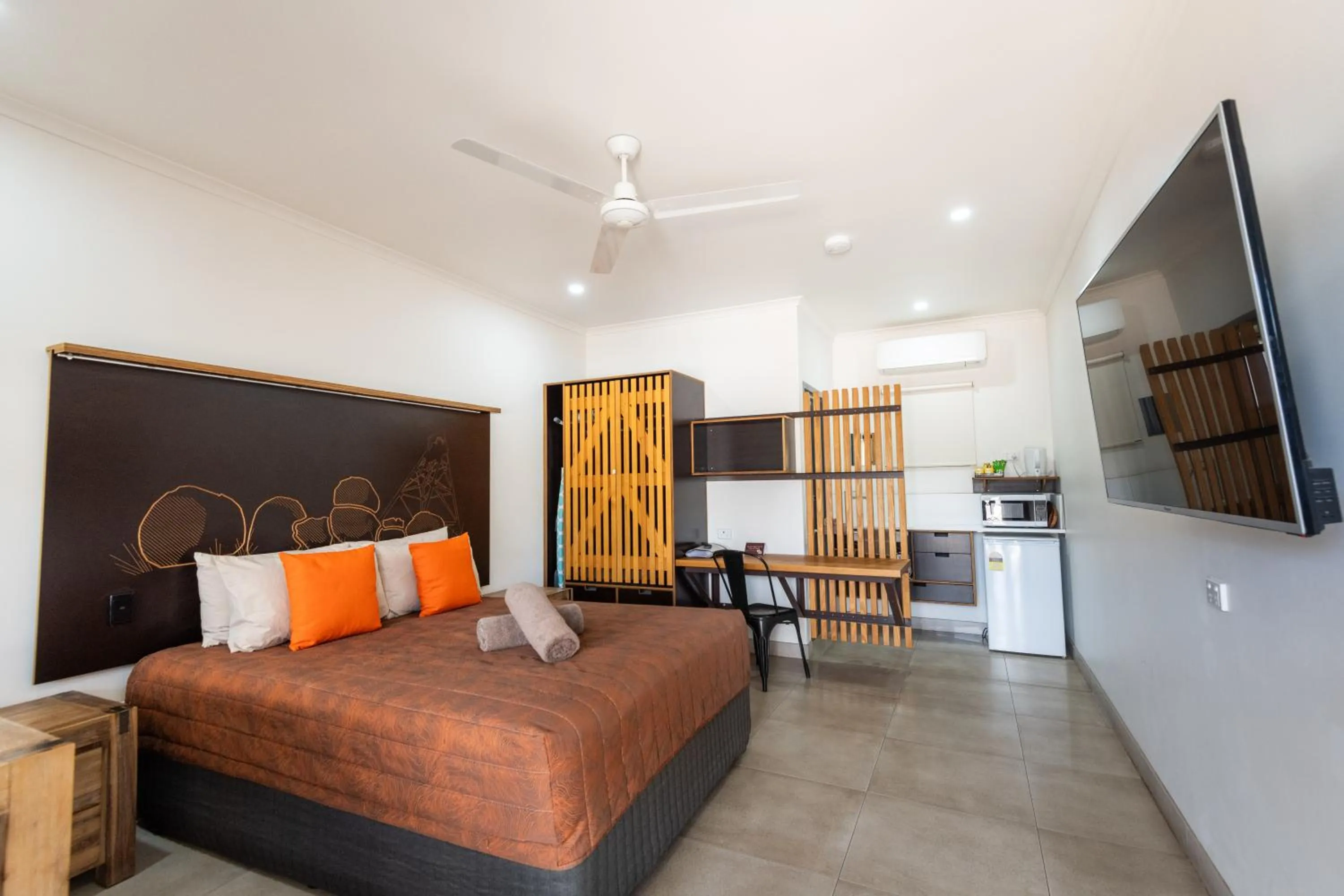 Bed in Safari Lodge Motel