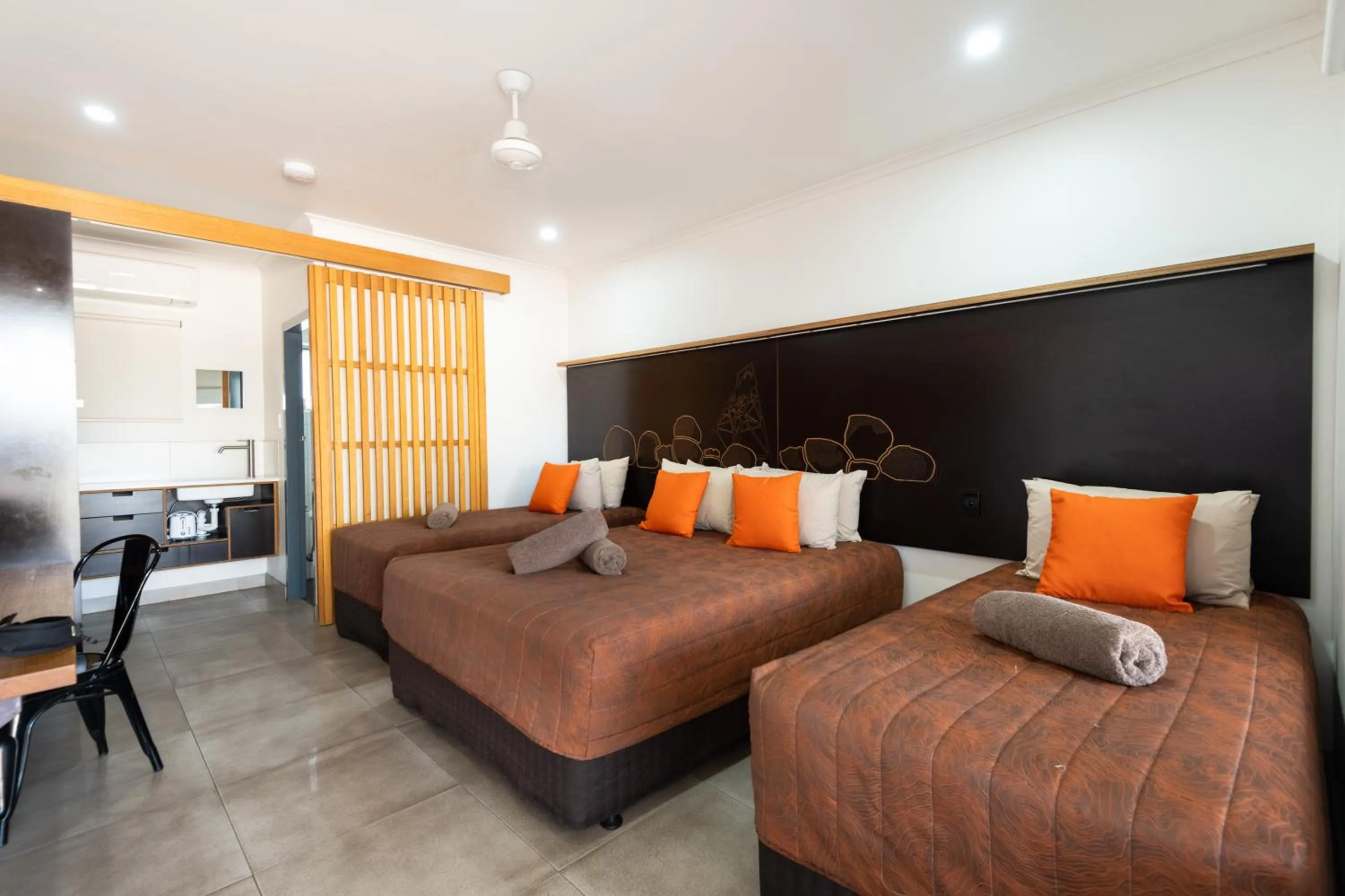 Bedroom, Bed in Safari Lodge Motel