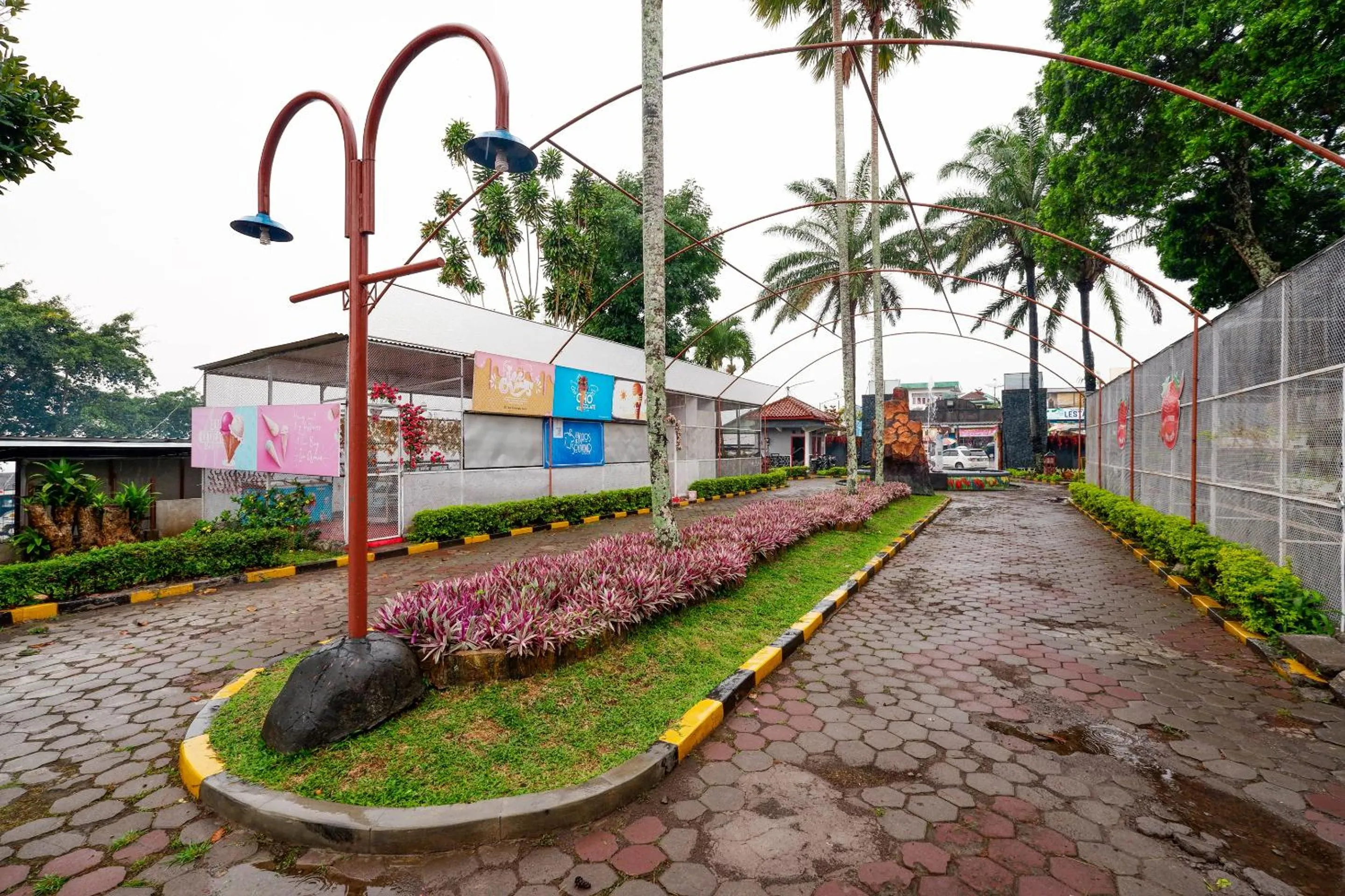 Garden in SUPER OYO Capital O 1808 New Bandungan Indah