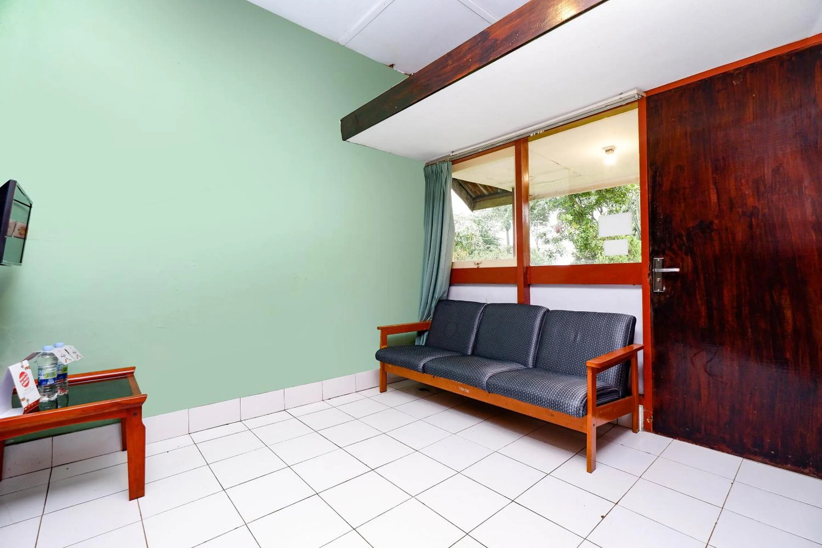 Seating Area in SUPER OYO Capital O 1808 New Bandungan Indah