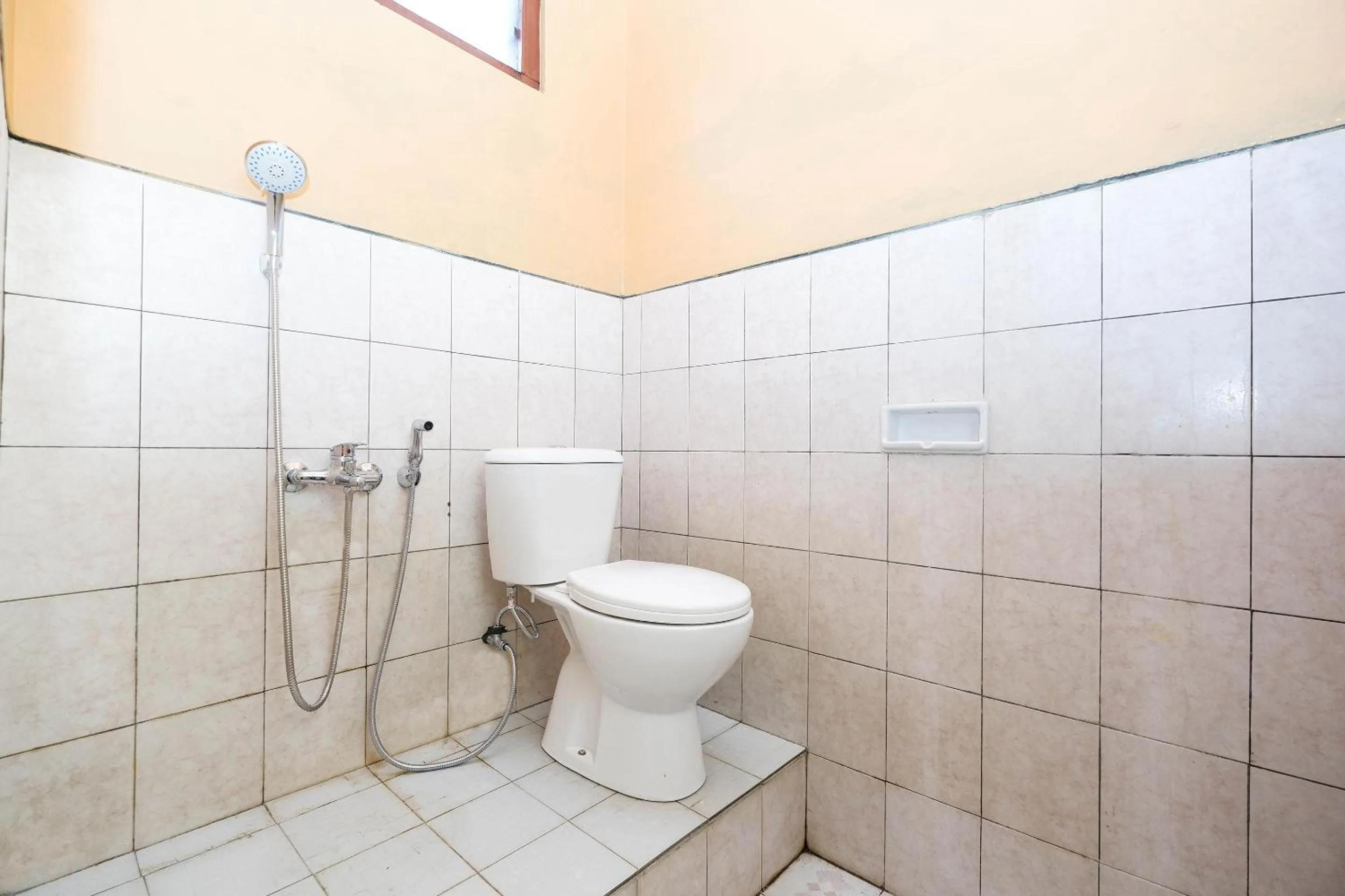 Bathroom in SUPER OYO Capital O 1808 New Bandungan Indah