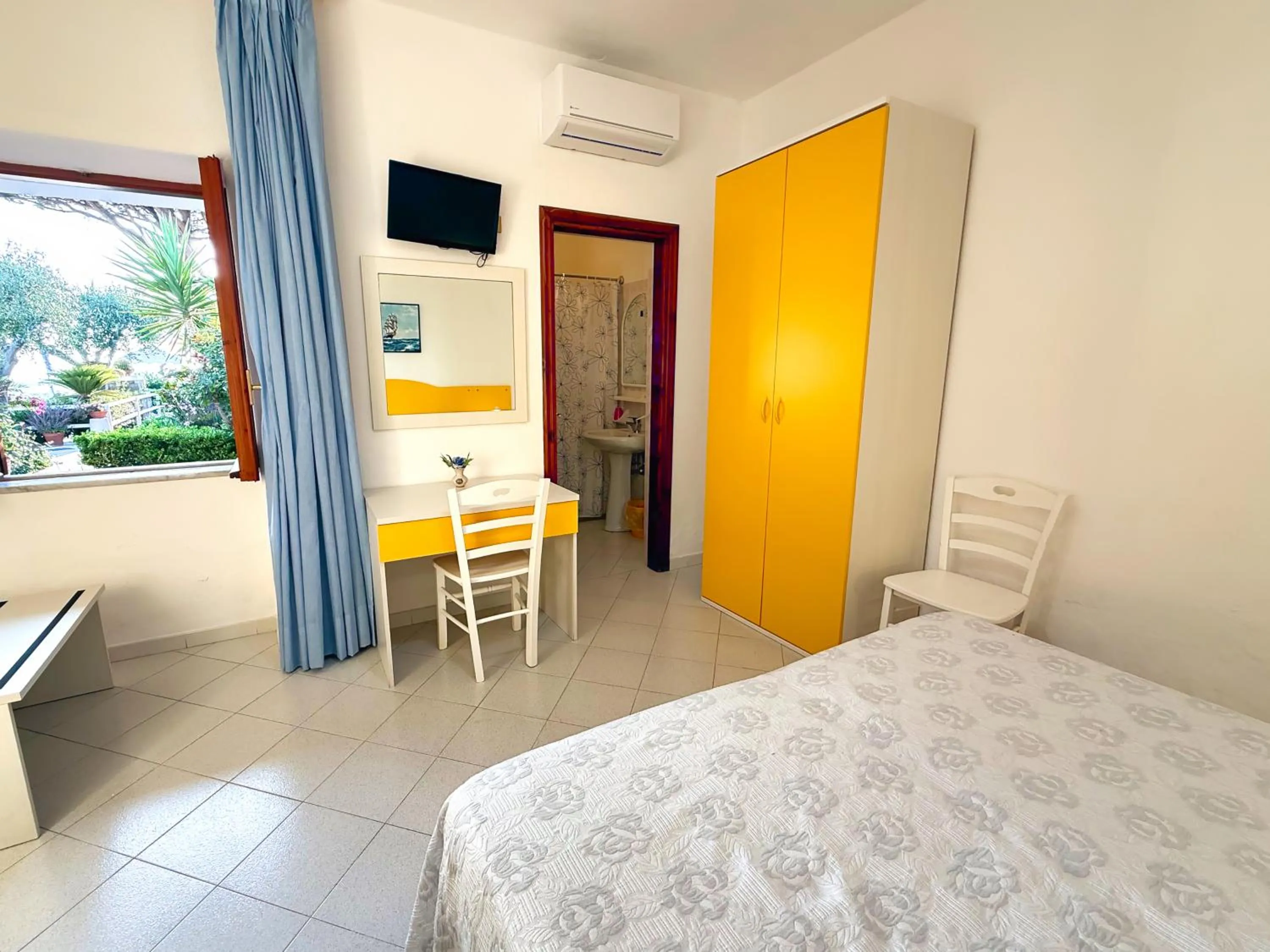 Bedroom, Bed in Pensione Villa Mena