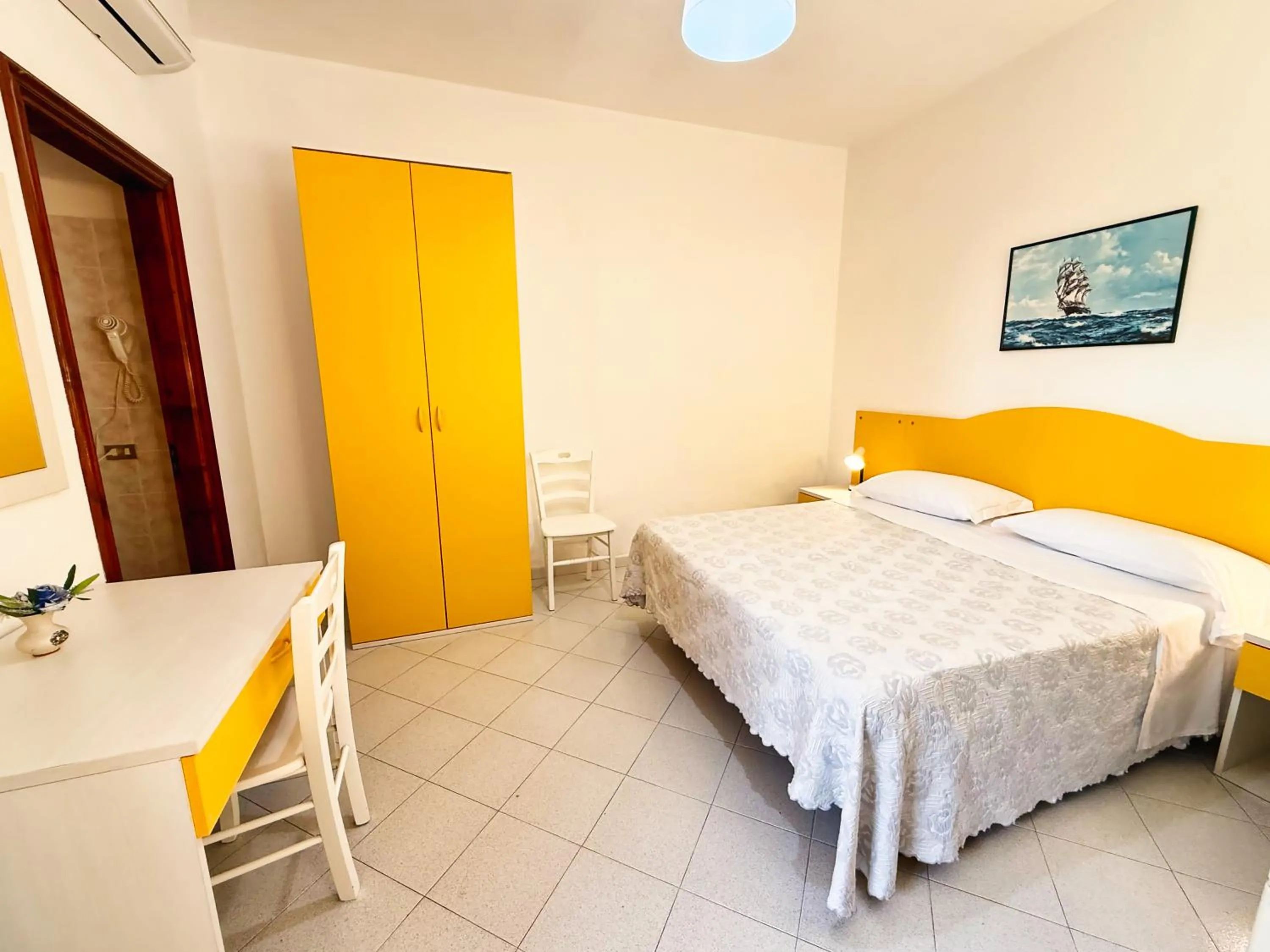 Bedroom, Bed in Pensione Villa Mena