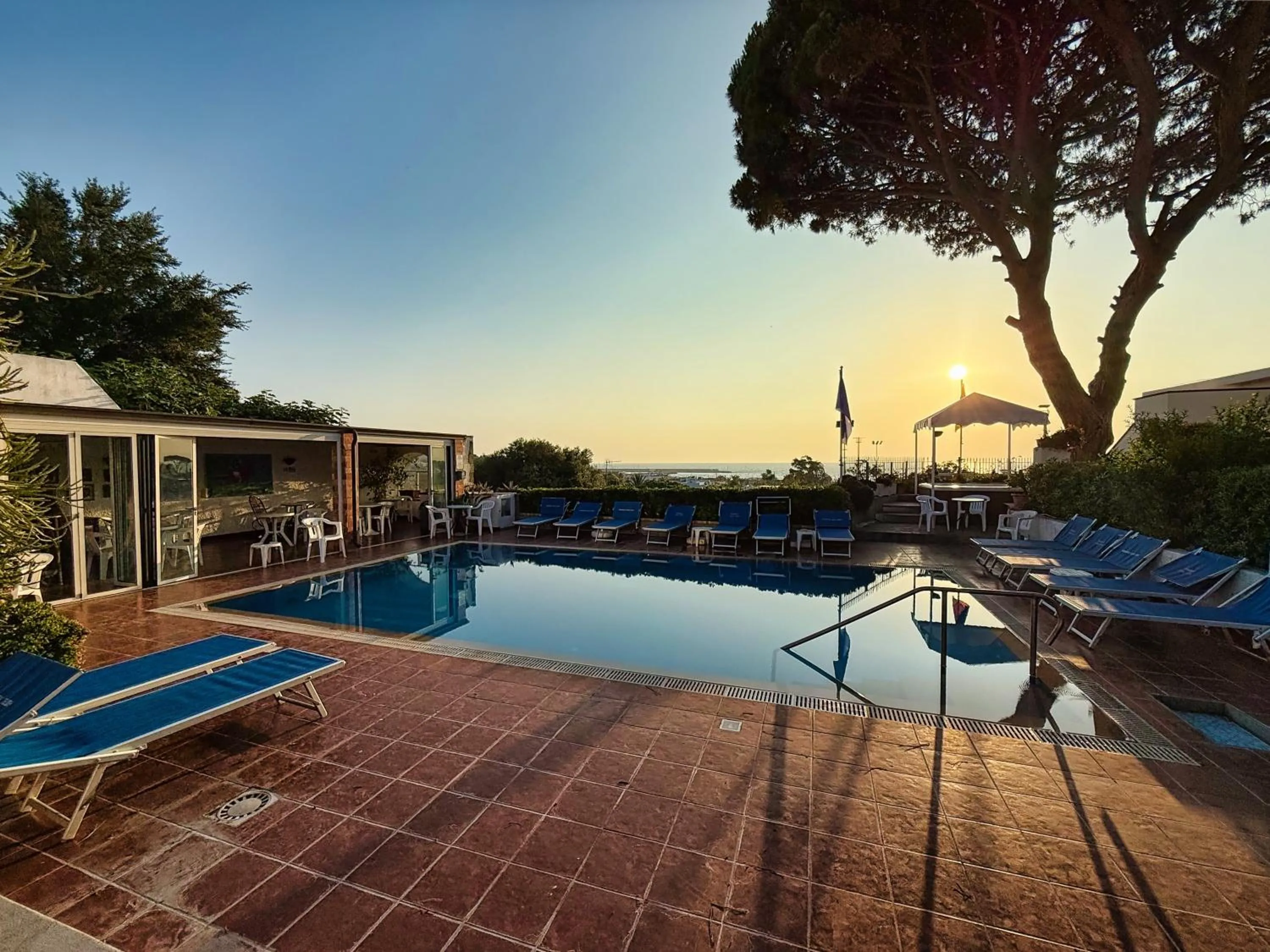 Swimming pool in Pensione Villa Mena