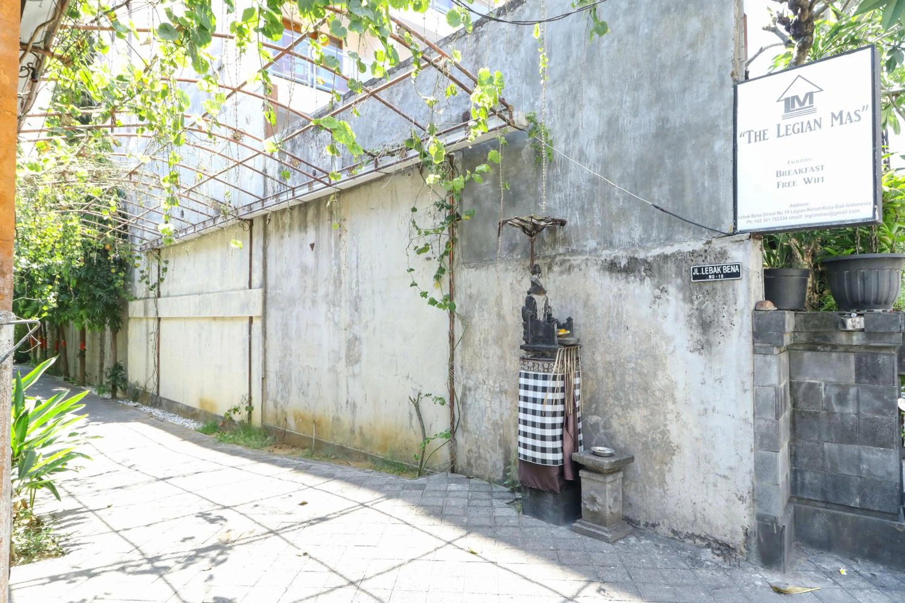 Facade/entrance in The Legian Mas Beach Inn