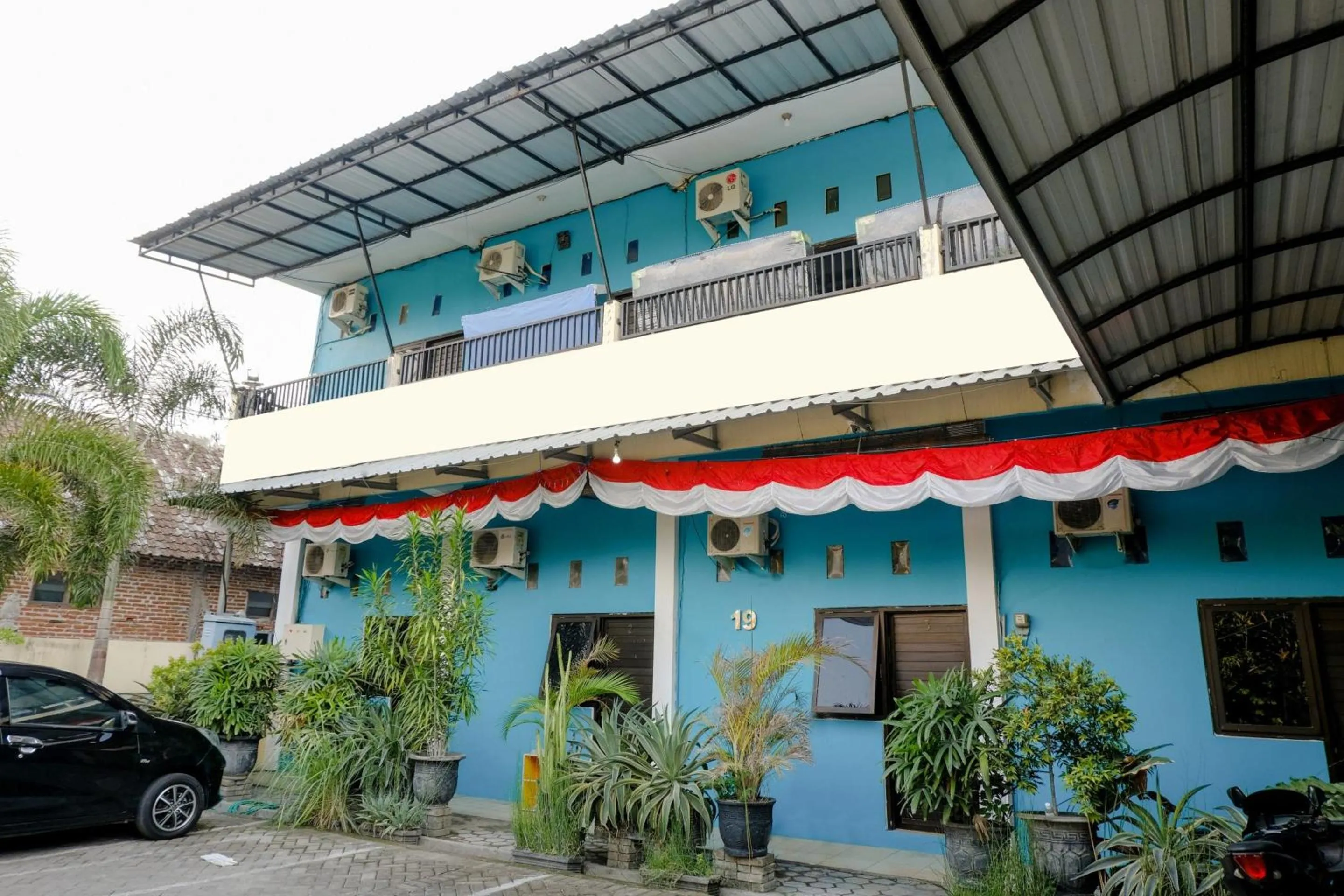 Facade/entrance in OYO 1784 Hj. Aniek Residence