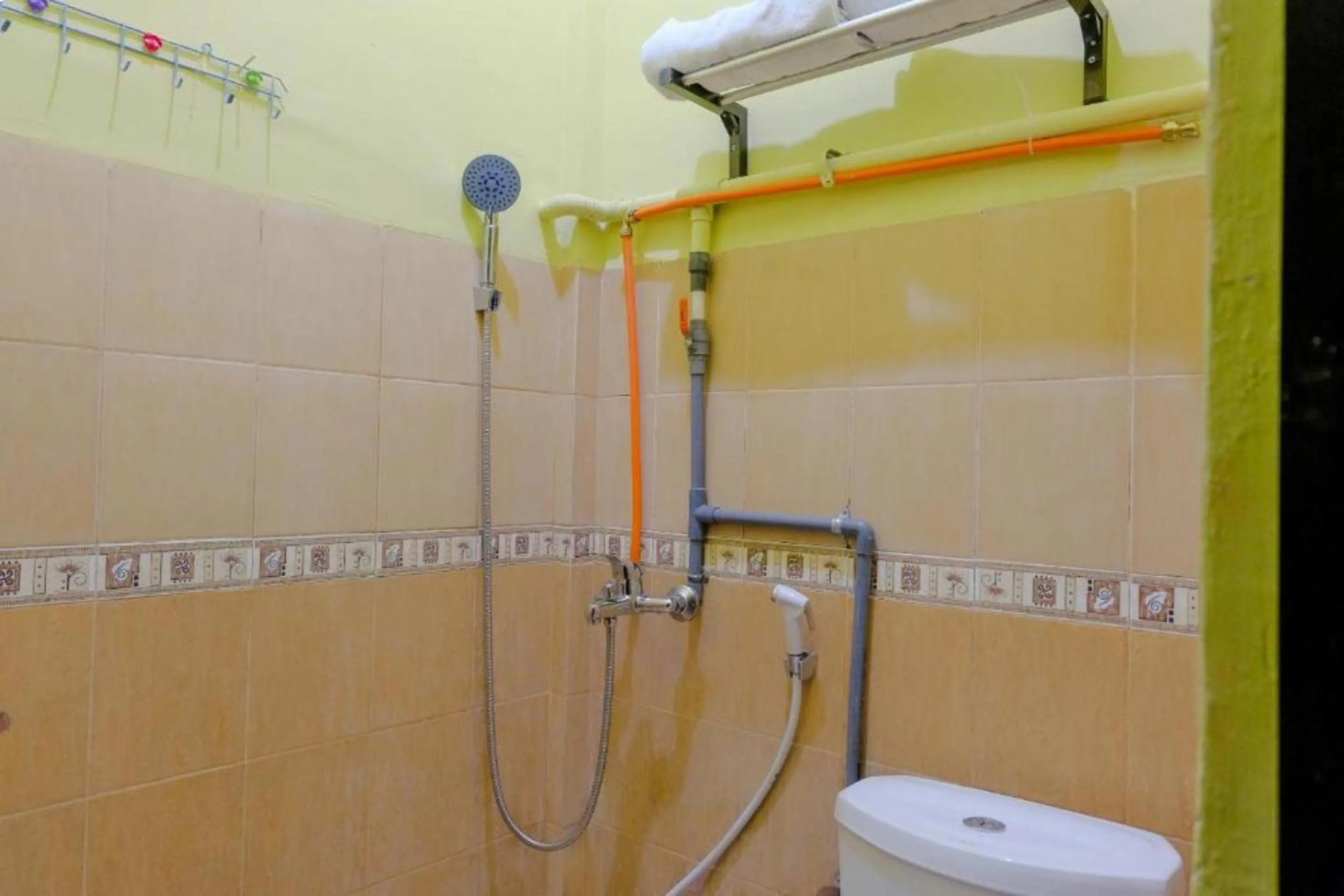 Bathroom in OYO 1784 Hj. Aniek Residence