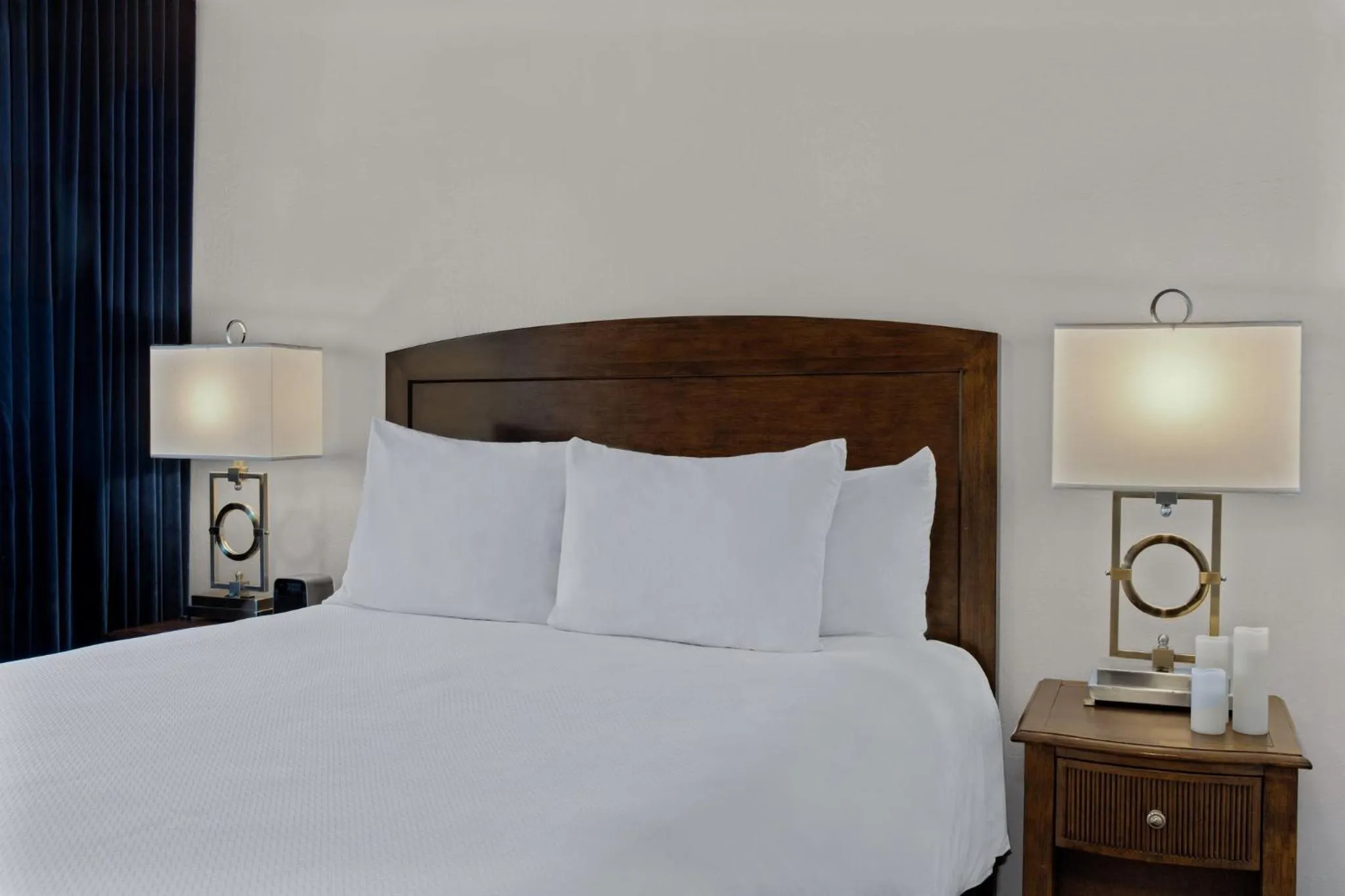 Bedroom, Bed in The Suites at Fisherman's Wharf