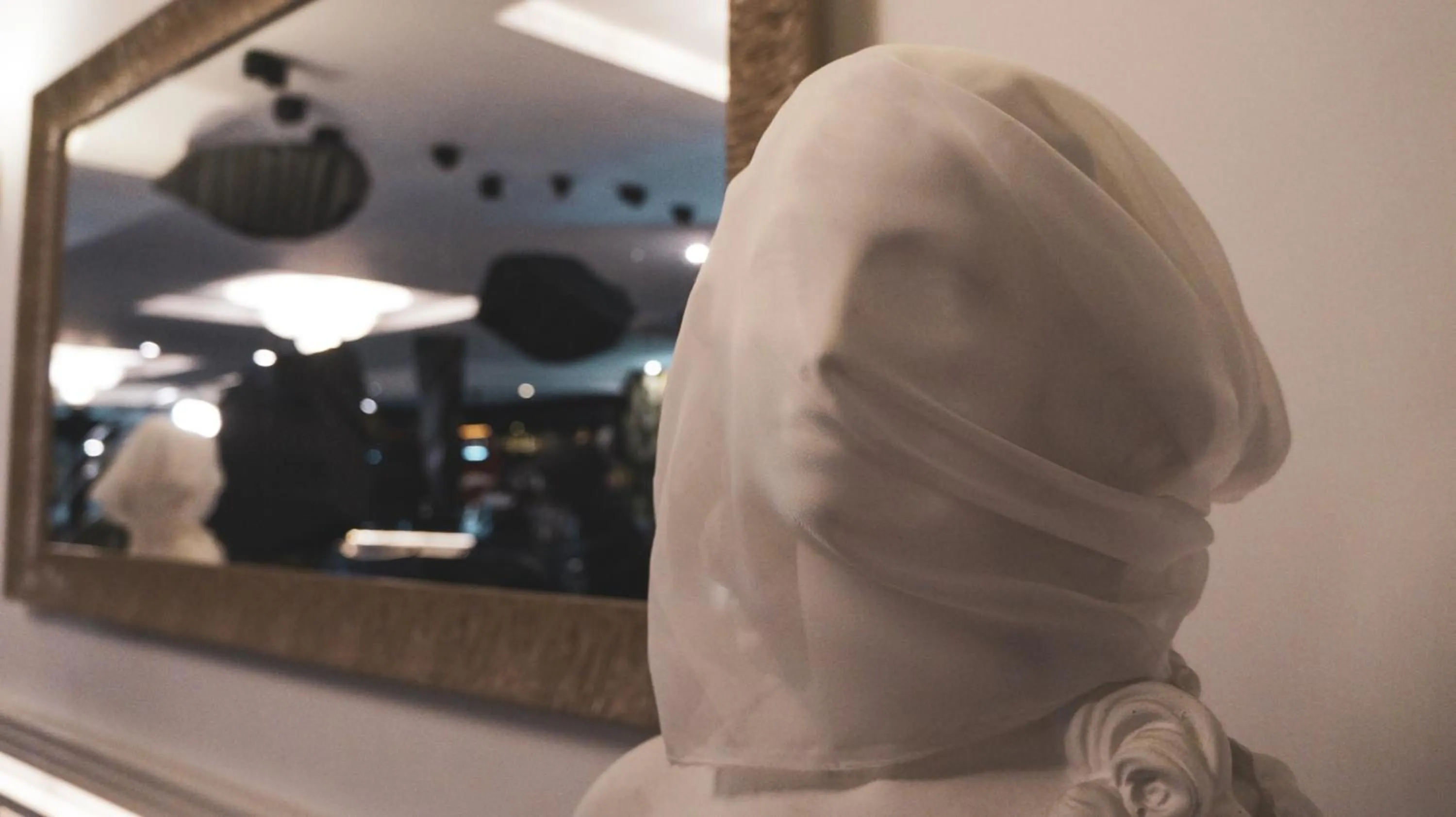 Decorative detail in Meeting Hotel