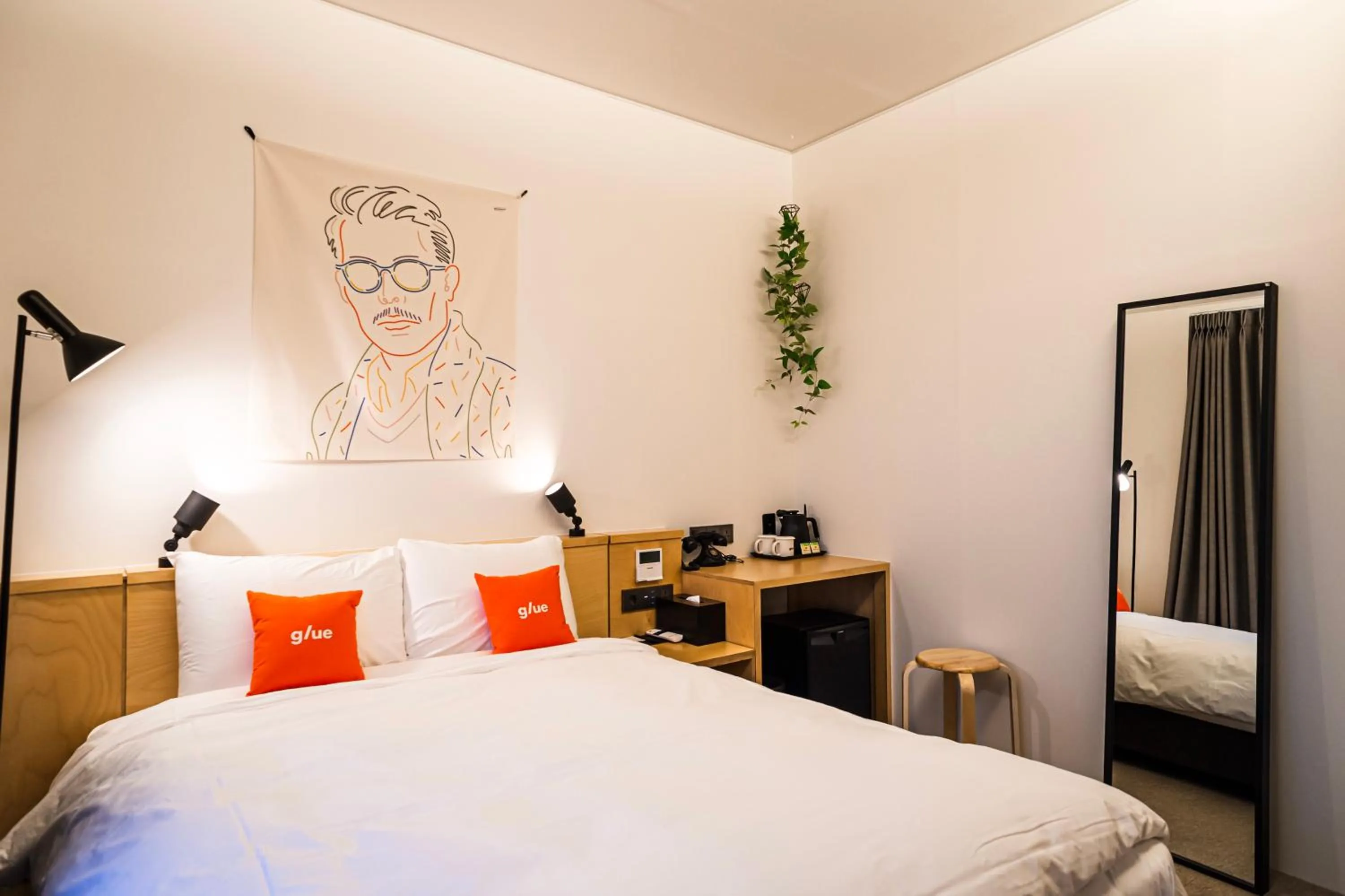 Photo of the whole room, Bed in Glue Hotel