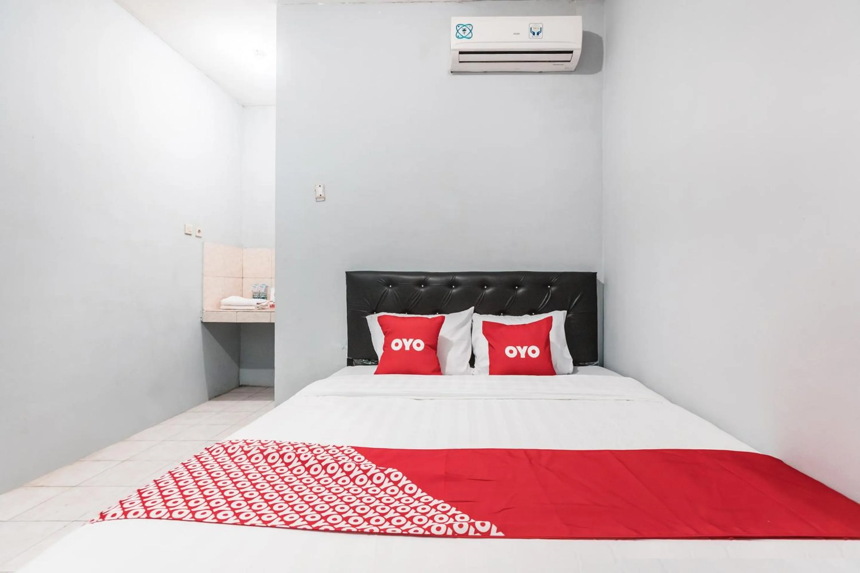 Bedroom, Bed in OYO Living 1756 Amira Guest House