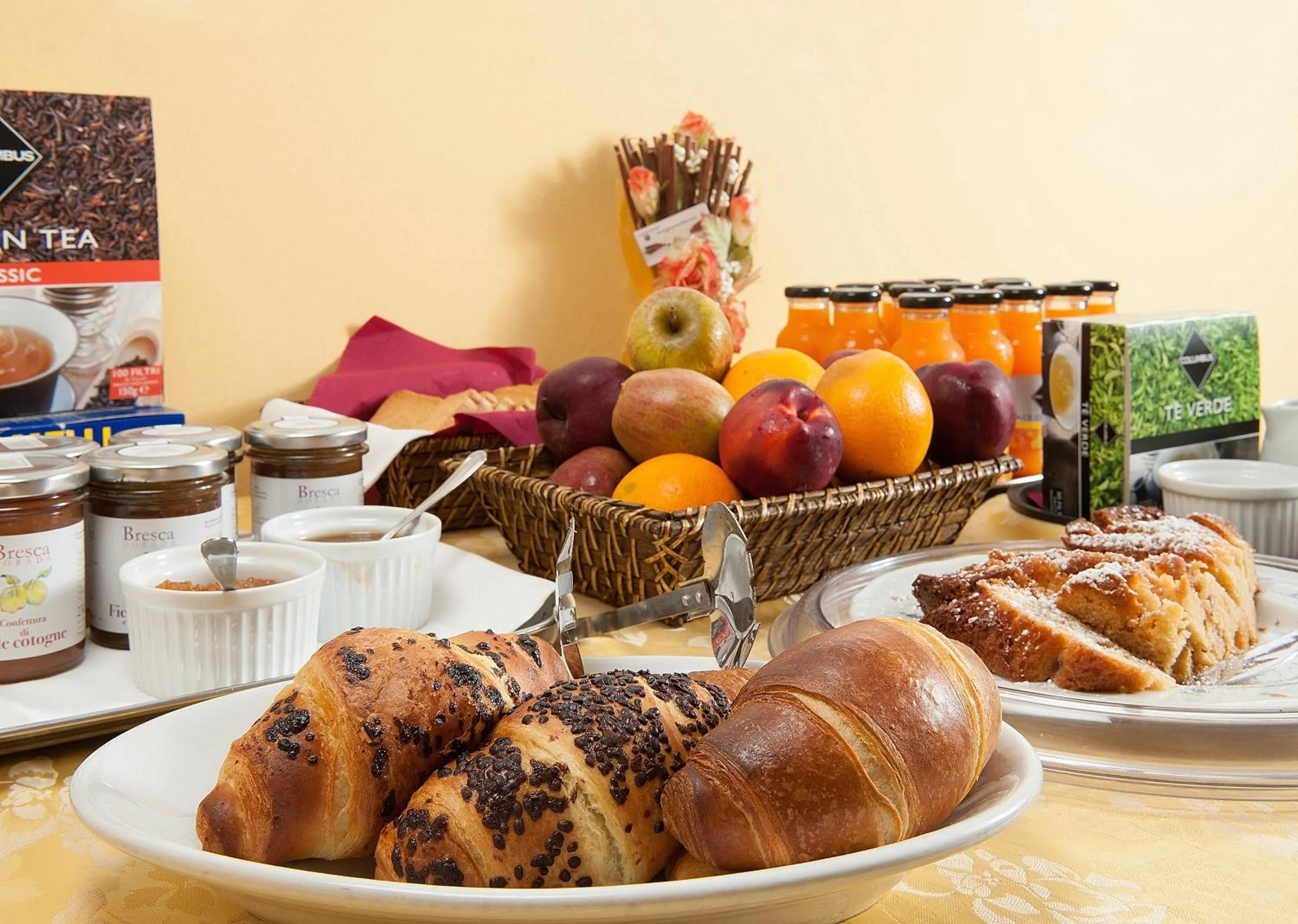 Buffet breakfast, Food in Hotel Dedoni