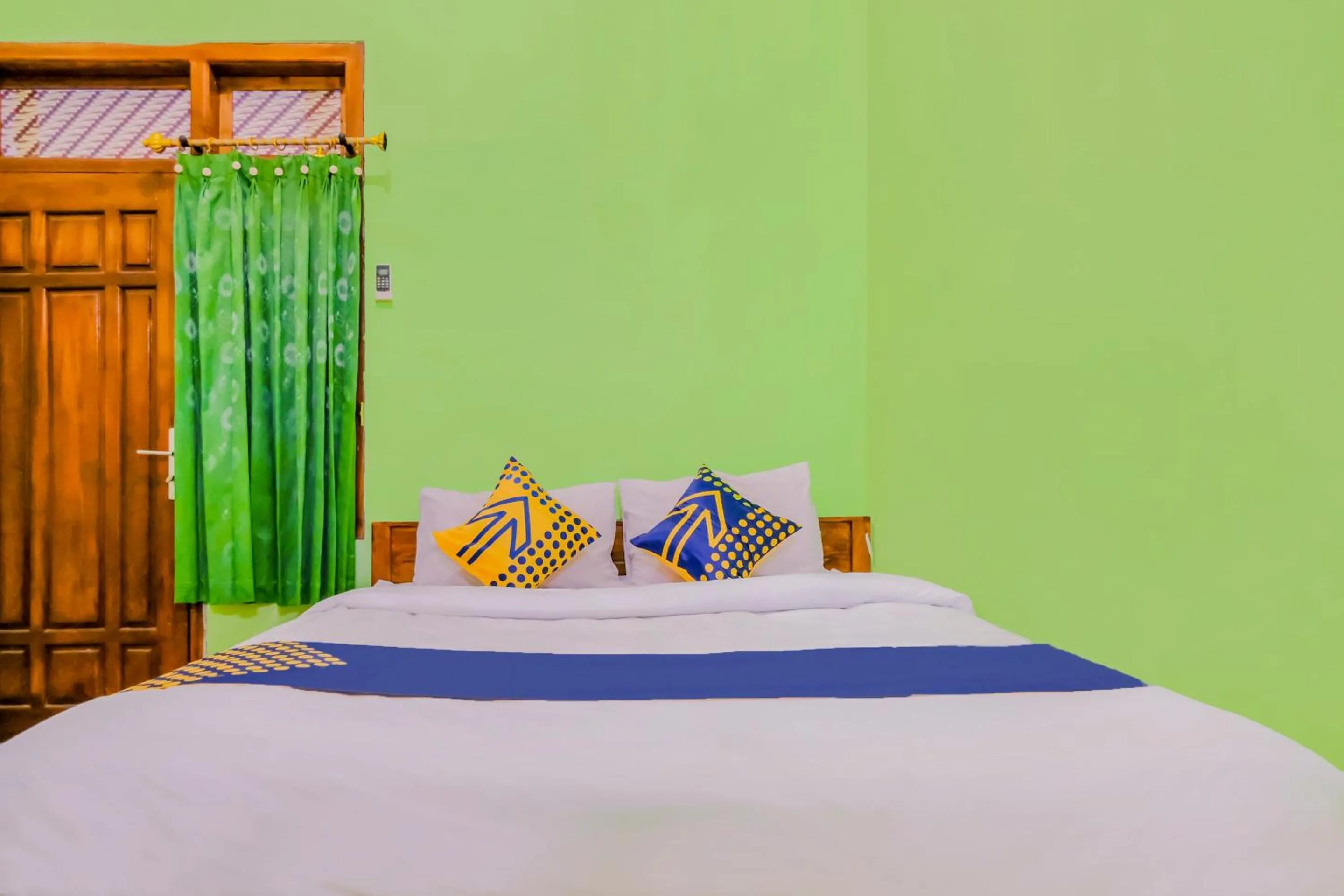 Bedroom, Bed in Hotel O Family Residence Syariah