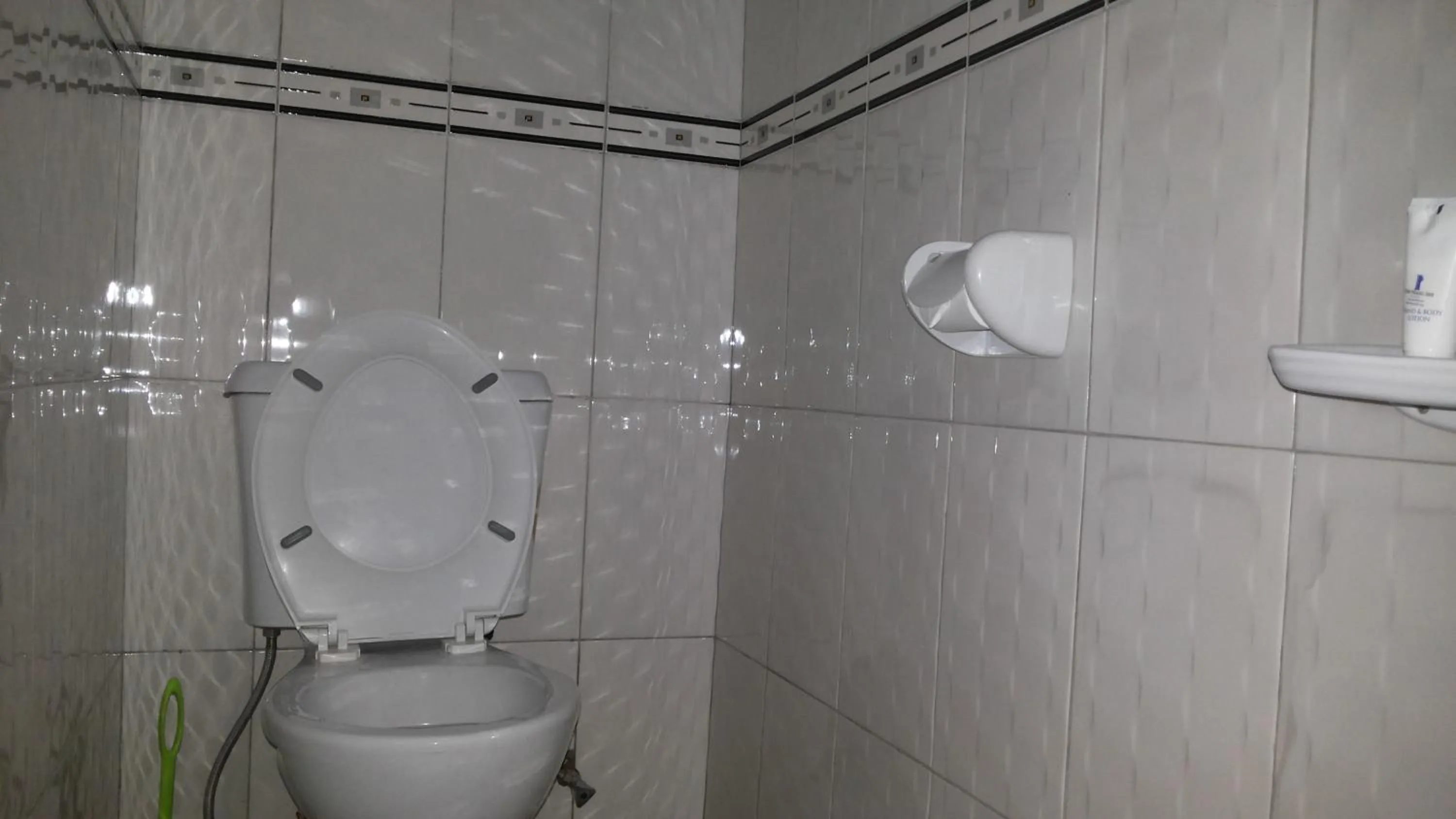 Bathroom in The Pearl Inn