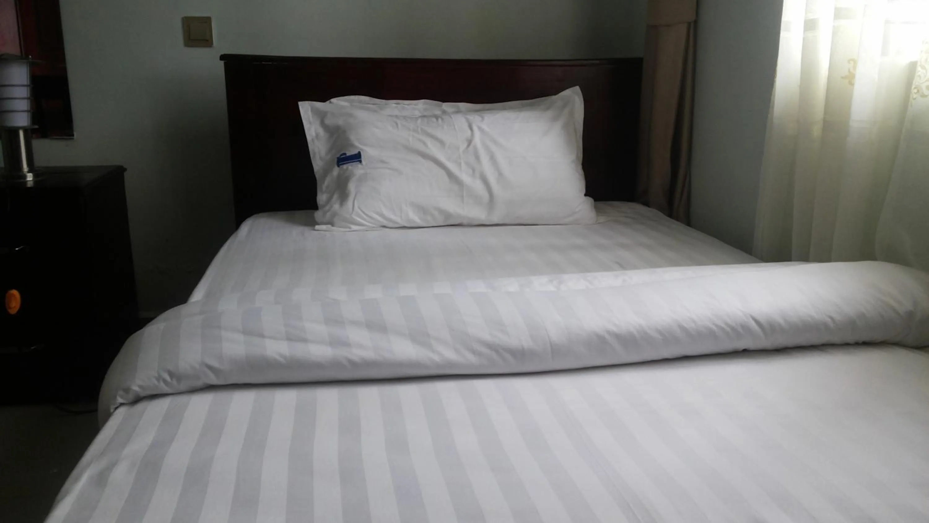 Photo of the whole room, Bed in The Pearl Inn